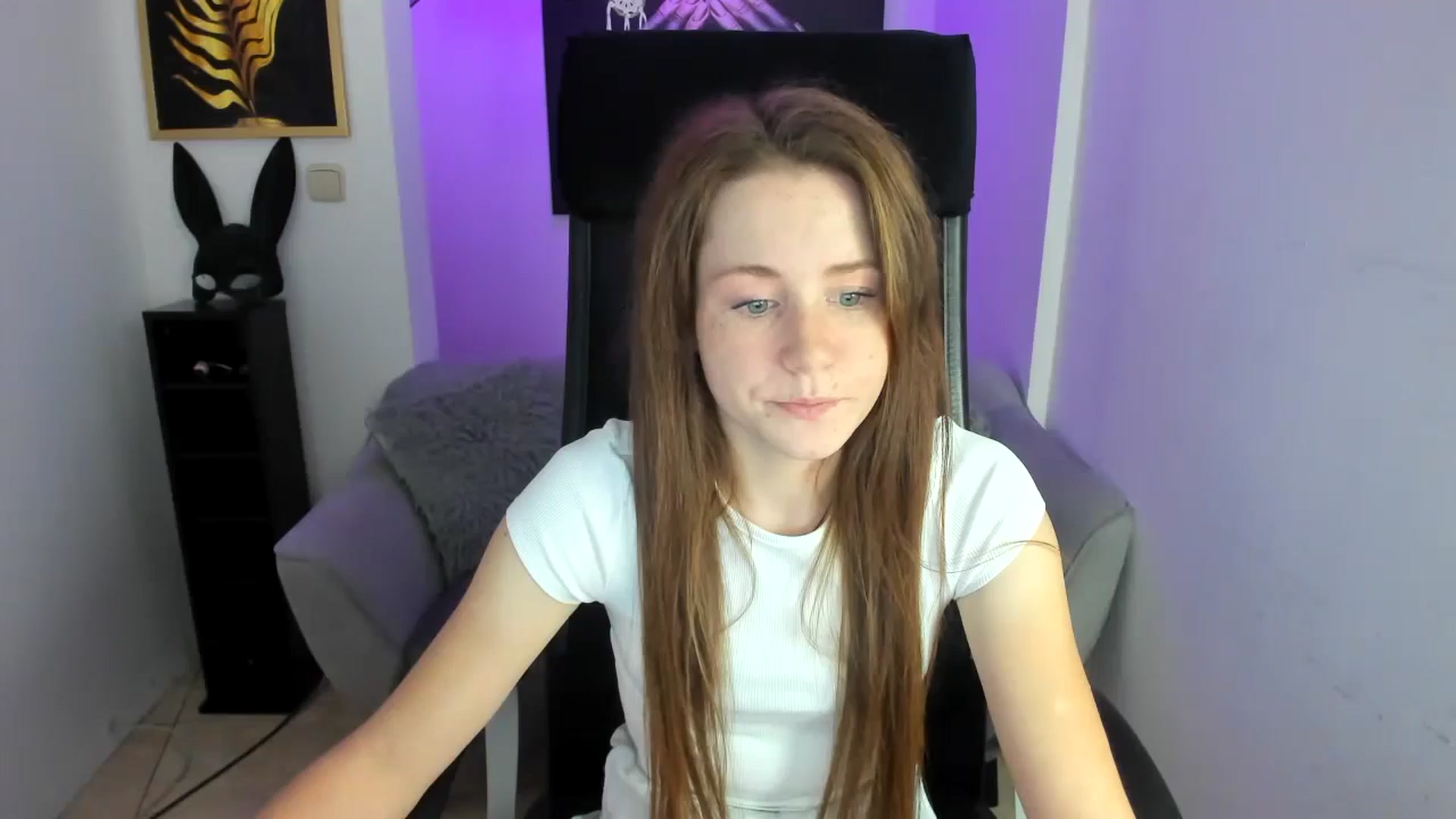 Gallery image thumbnail from Moonshinee's myfreecams stream on, 11/25/2024, 17:17 image 6 of 20