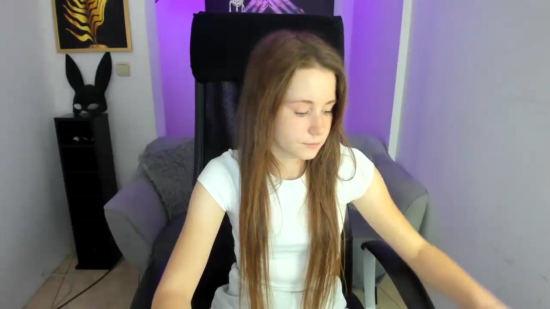 Gallery image thumbnail from Moonshinee's myfreecams stream on, 11/25/2024, 17:17 image 19 of 20