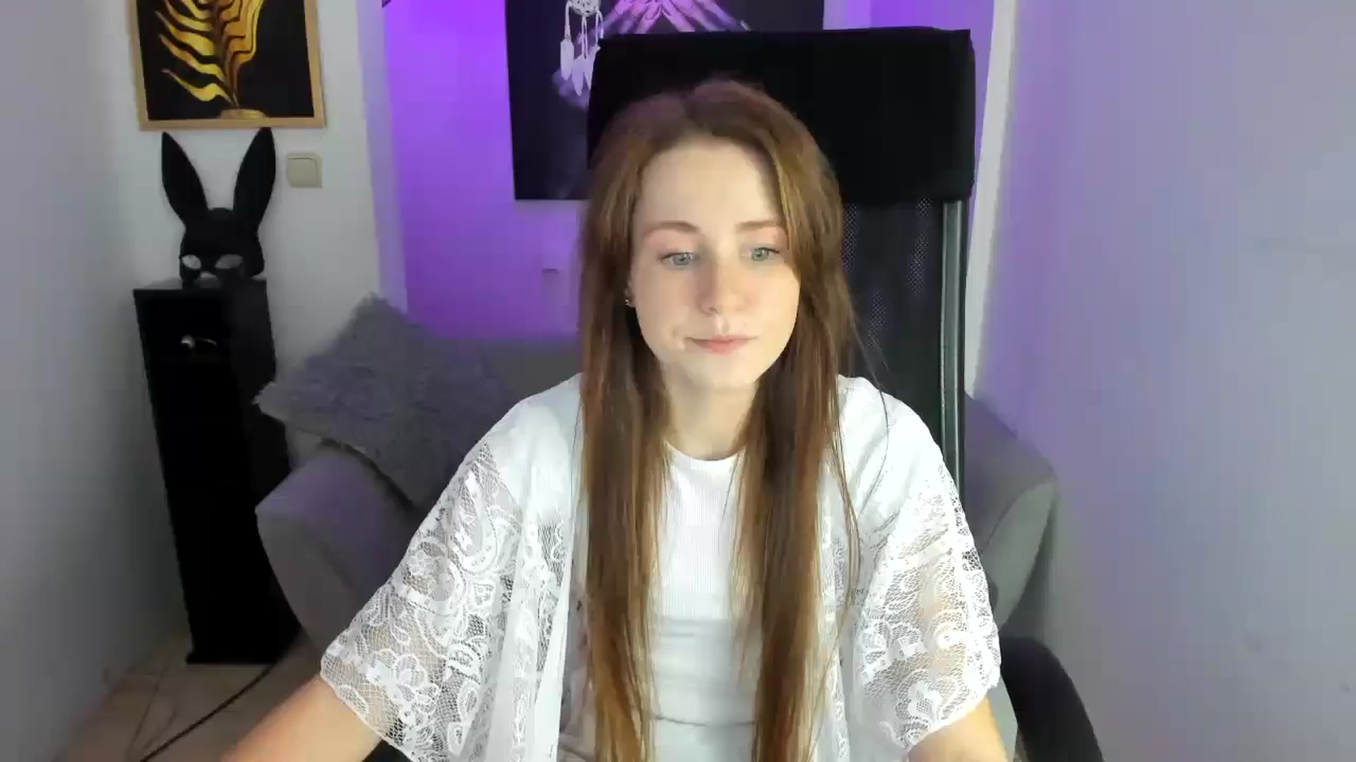 Gallery image thumbnail from Moonshinee's myfreecams stream on, 11/25/2024, 18:24 image 16 of 20