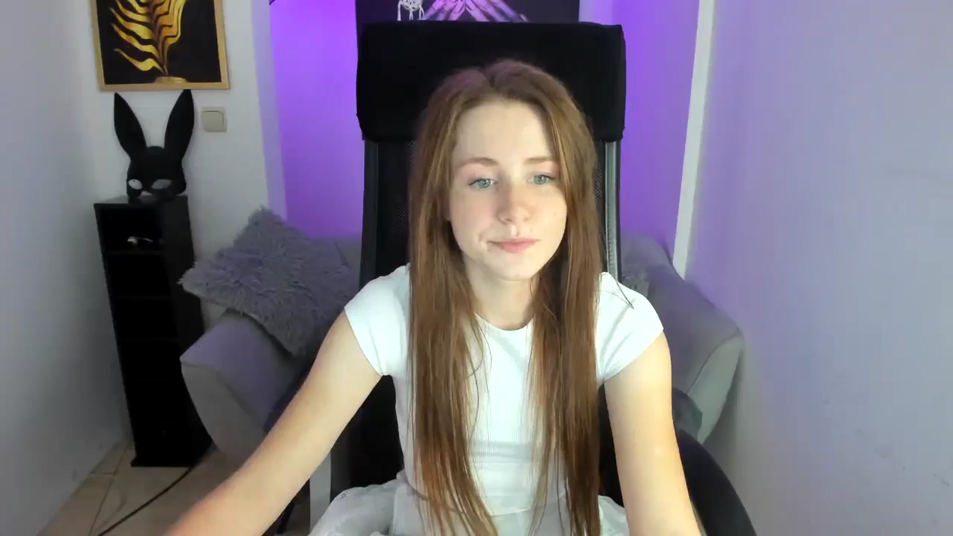 Gallery image thumbnail from Moonshinee's myfreecams stream on, 11/25/2024, 19:05 image 15 of 20