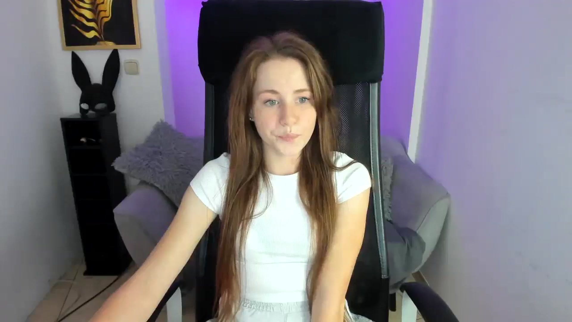 Gallery image thumbnail from Moonshinee's myfreecams stream on, 11/25/2024, 19:53 image 12 of 20
