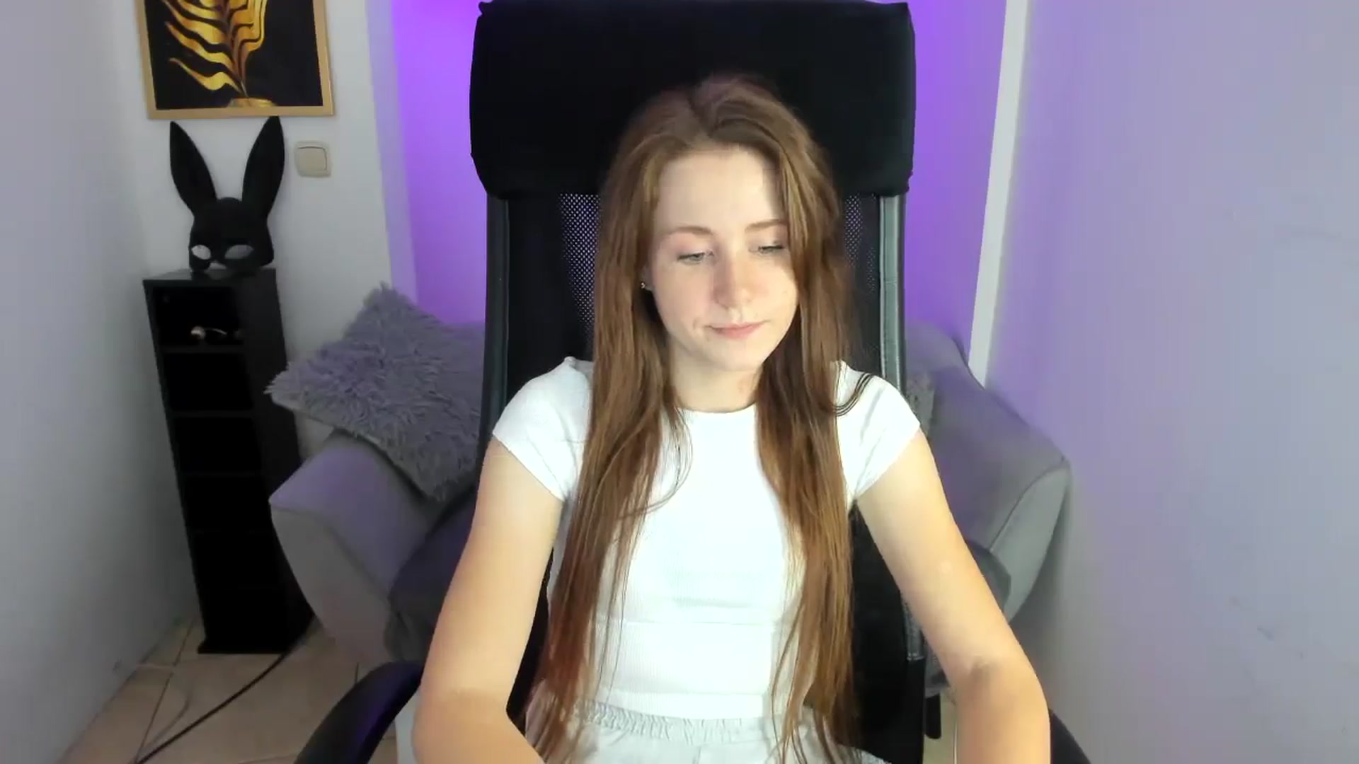 Gallery image thumbnail from Moonshinee's myfreecams stream on, 11/25/2024, 19:53 image 13 of 20