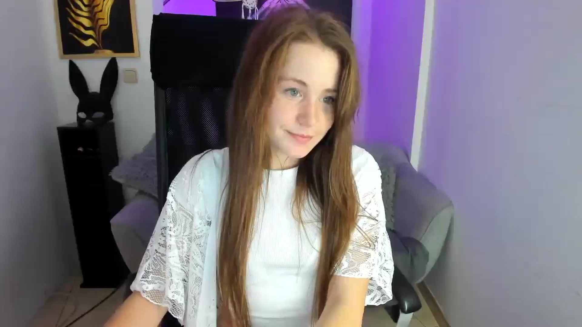 Gallery image thumbnail from Moonshinee's myfreecams stream on, 11/25/2024, 20:16 image 15 of 20