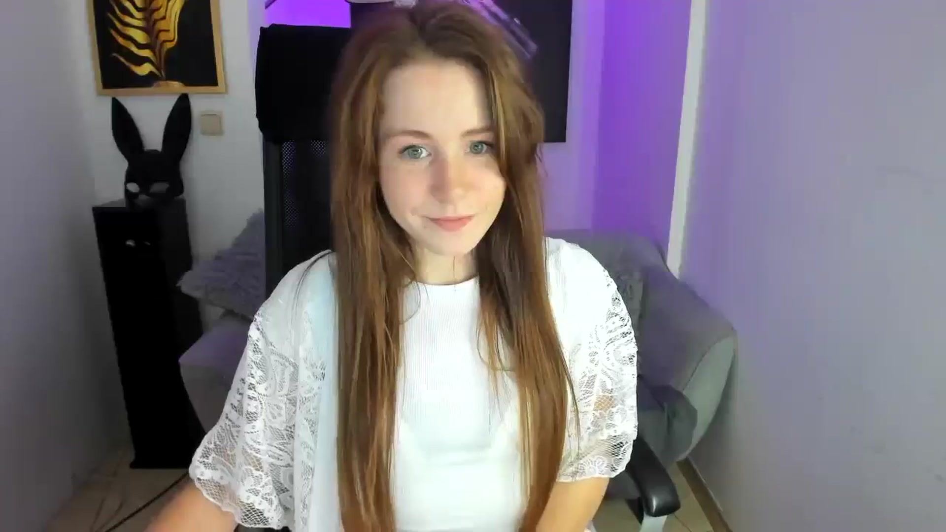 Gallery image thumbnail from Moonshinee's myfreecams stream on, 11/25/2024, 20:16 image 17 of 20