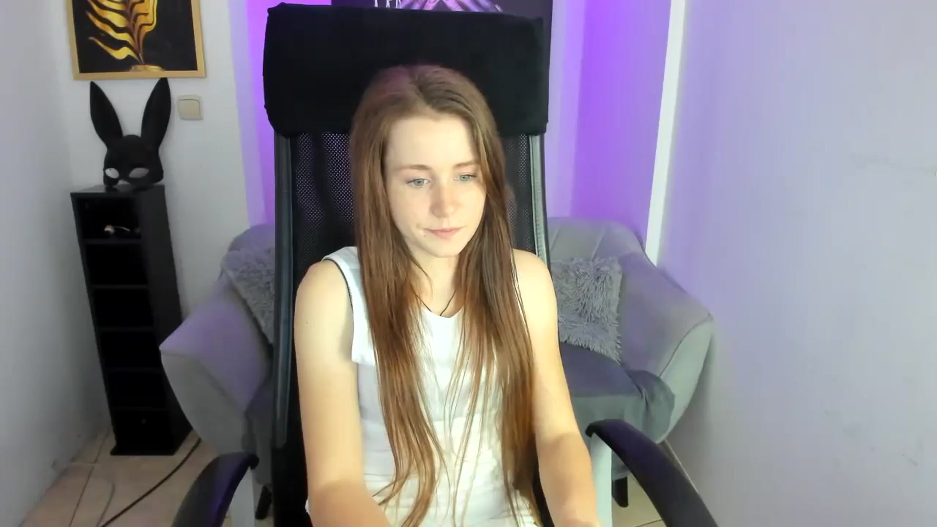 Gallery image thumbnail from Moonshinee's myfreecams stream on, 11/26/2024, 18:23 image 17 of 20