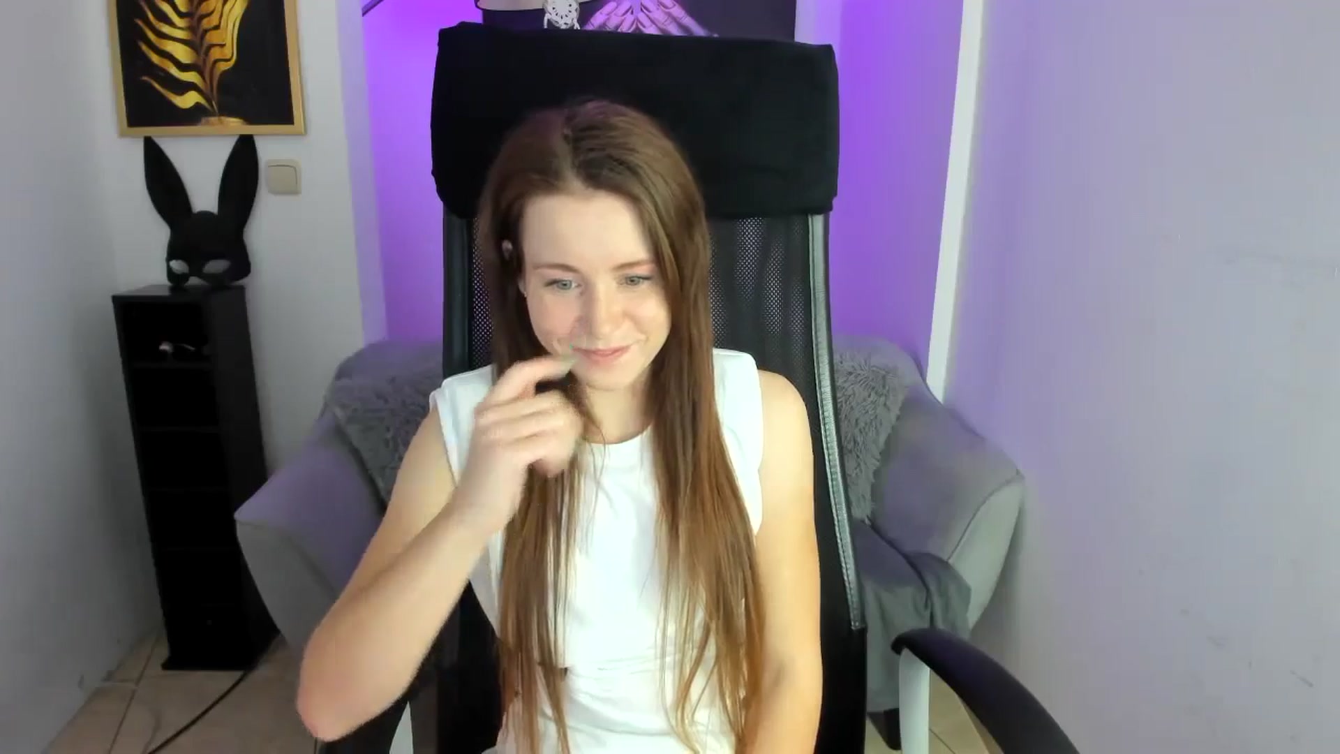Gallery image thumbnail from Moonshinee's myfreecams stream on, 11/27/2024, 14:38 image 18 of 20
