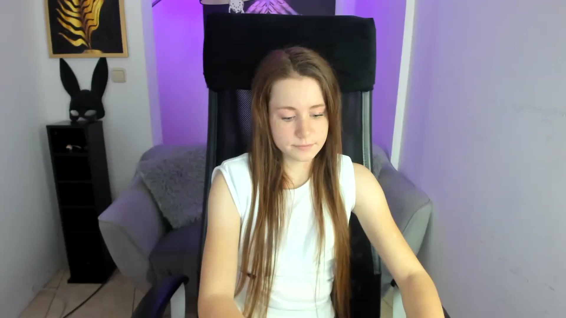 Gallery image thumbnail from Moonshinee's myfreecams stream on, 11/27/2024, 14:38 image 17 of 20