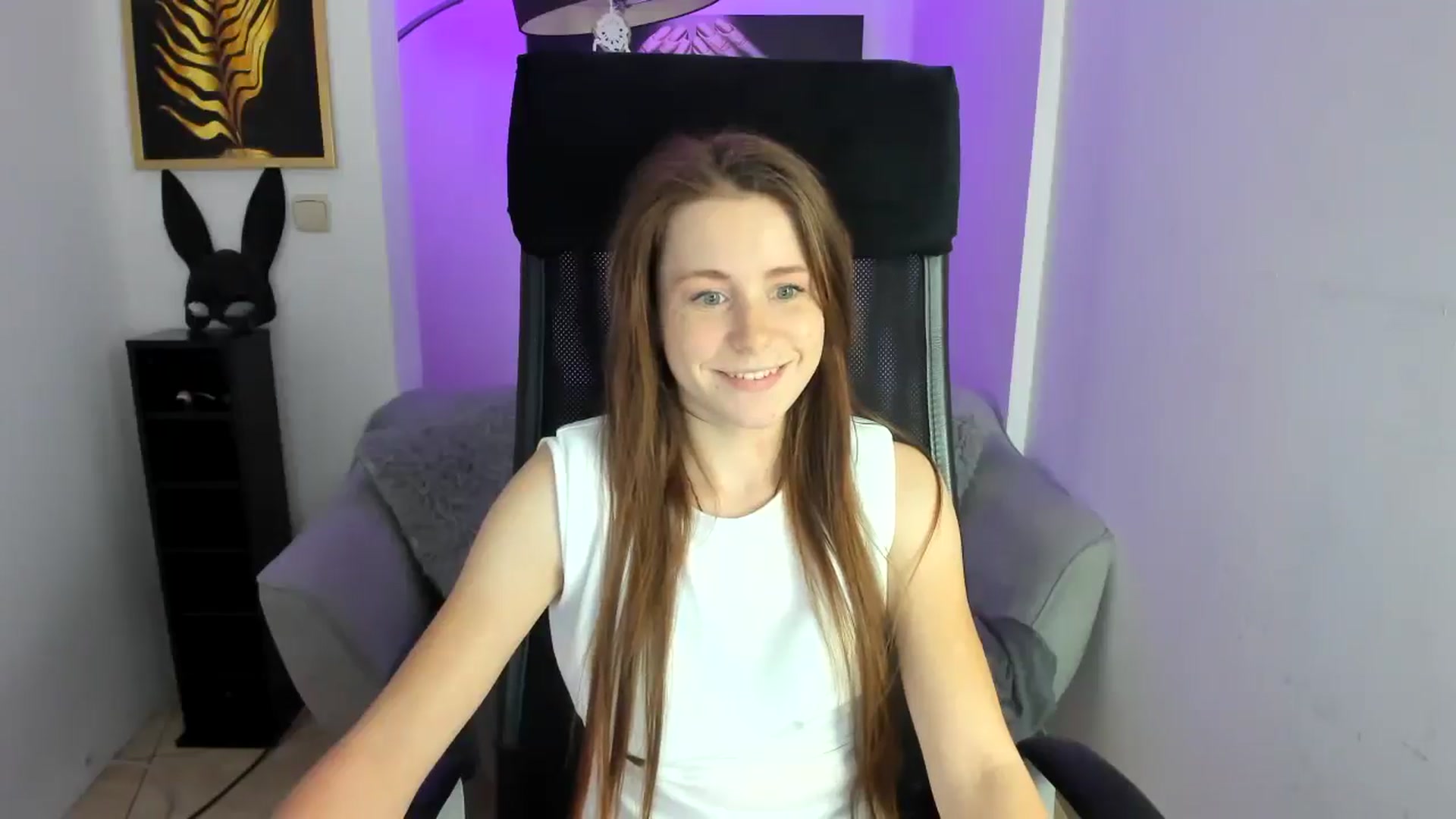 Gallery image thumbnail from Moonshinee's myfreecams stream on, 11/27/2024, 16:54 image 6 of 20
