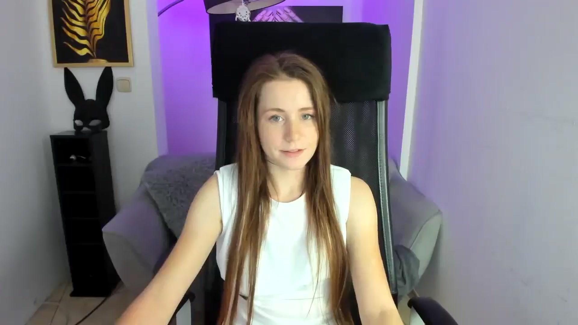 Gallery image thumbnail from Moonshinee's myfreecams stream on, 11/27/2024, 16:54 image 15 of 20