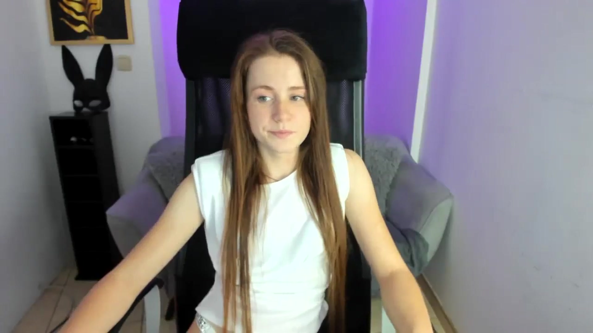 Gallery image thumbnail from Moonshinee's myfreecams stream on, 11/27/2024, 18:40 image 17 of 20