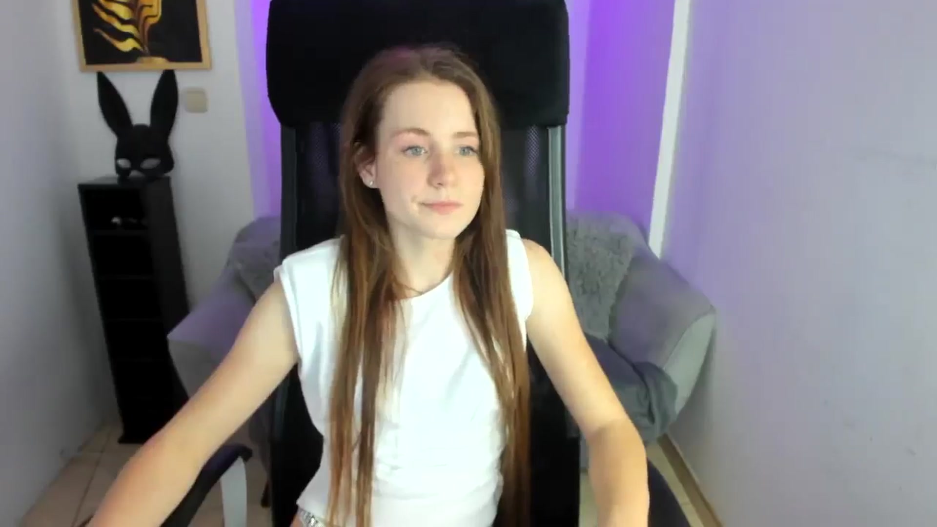 Gallery image thumbnail from Moonshinee's myfreecams stream on, 11/27/2024, 18:40 image 18 of 20