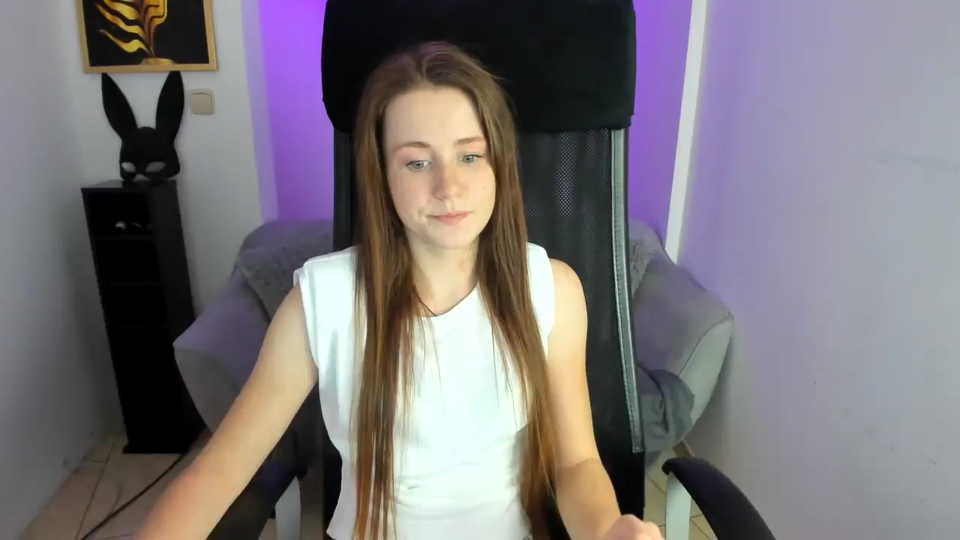 Gallery image thumbnail from Moonshinee's myfreecams stream on, 11/27/2024, 20:18 image 1 of 20