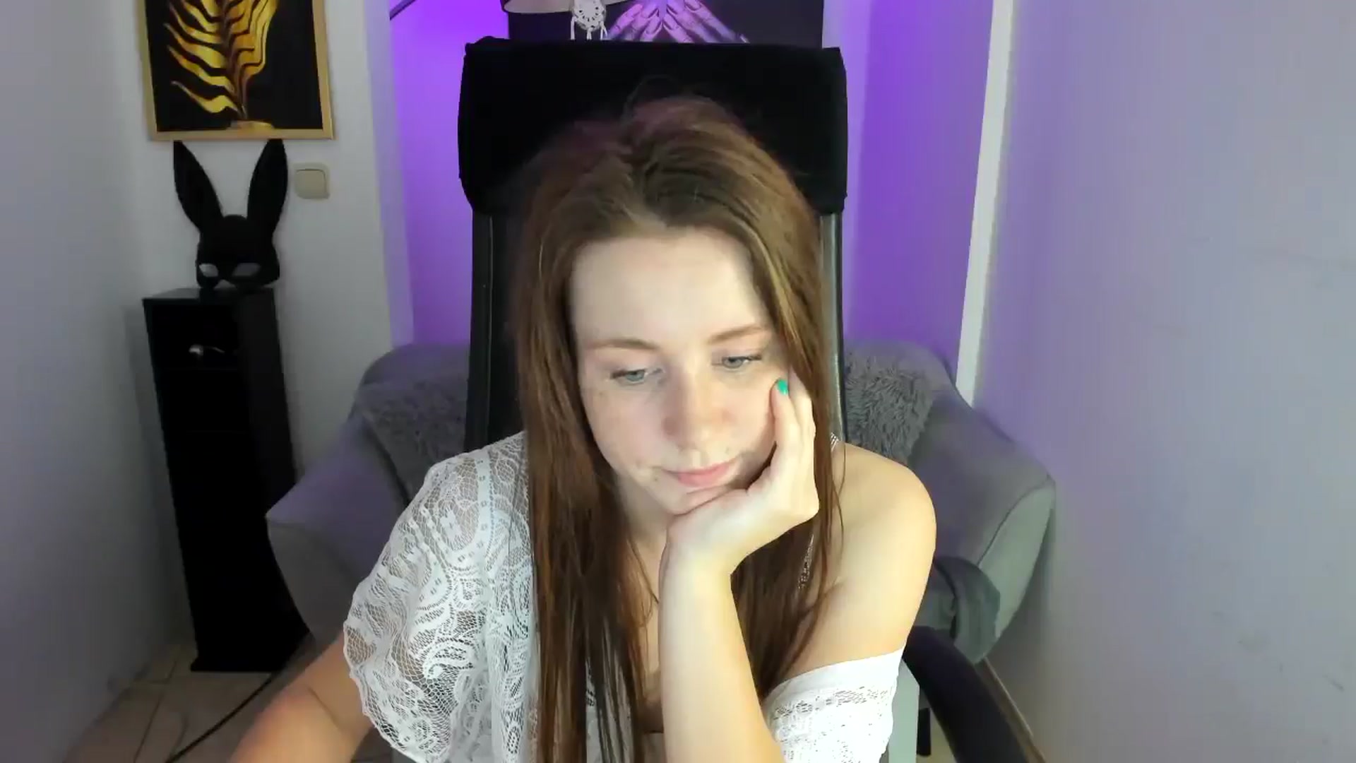 Gallery image thumbnail from Moonshinee's myfreecams stream on, 11/27/2024, 21:02 image 17 of 20