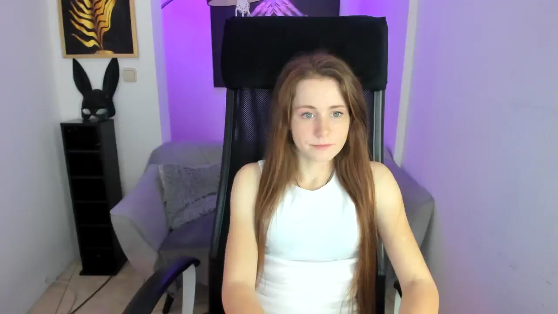 Gallery image thumbnail from Moonshinee's myfreecams stream on, 11/29/2024, 18:17 image 8 of 20