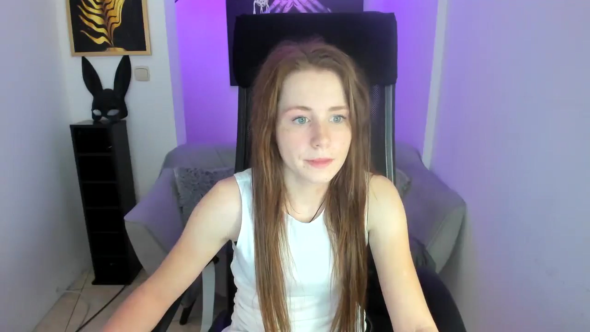 Gallery image thumbnail from Moonshinee's myfreecams stream on, 11/29/2024, 20:25 image 4 of 20