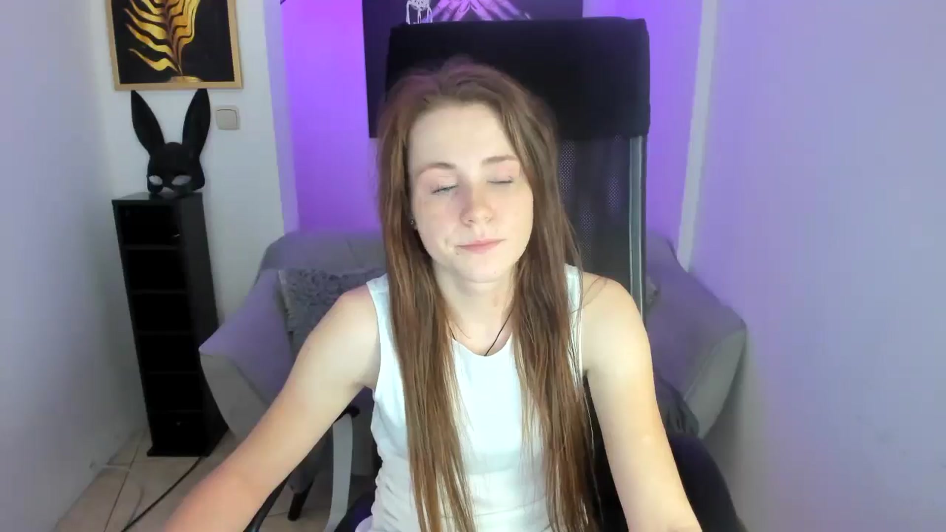 Gallery image thumbnail from Moonshinee's myfreecams stream on, 11/29/2024, 20:25 image 17 of 20