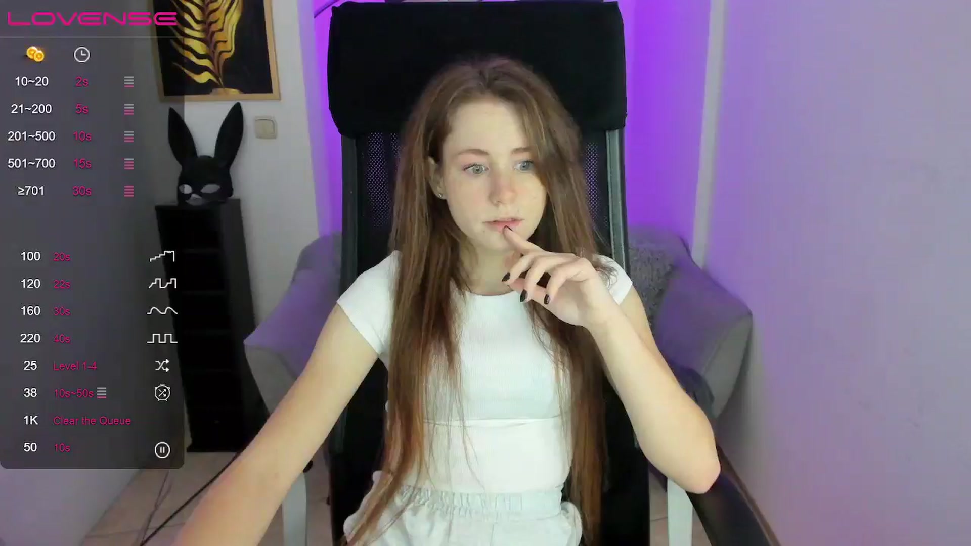 Gallery image thumbnail from Moonshinee's myfreecams stream on, 12/04/2024, 13:30 image 19 of 20
