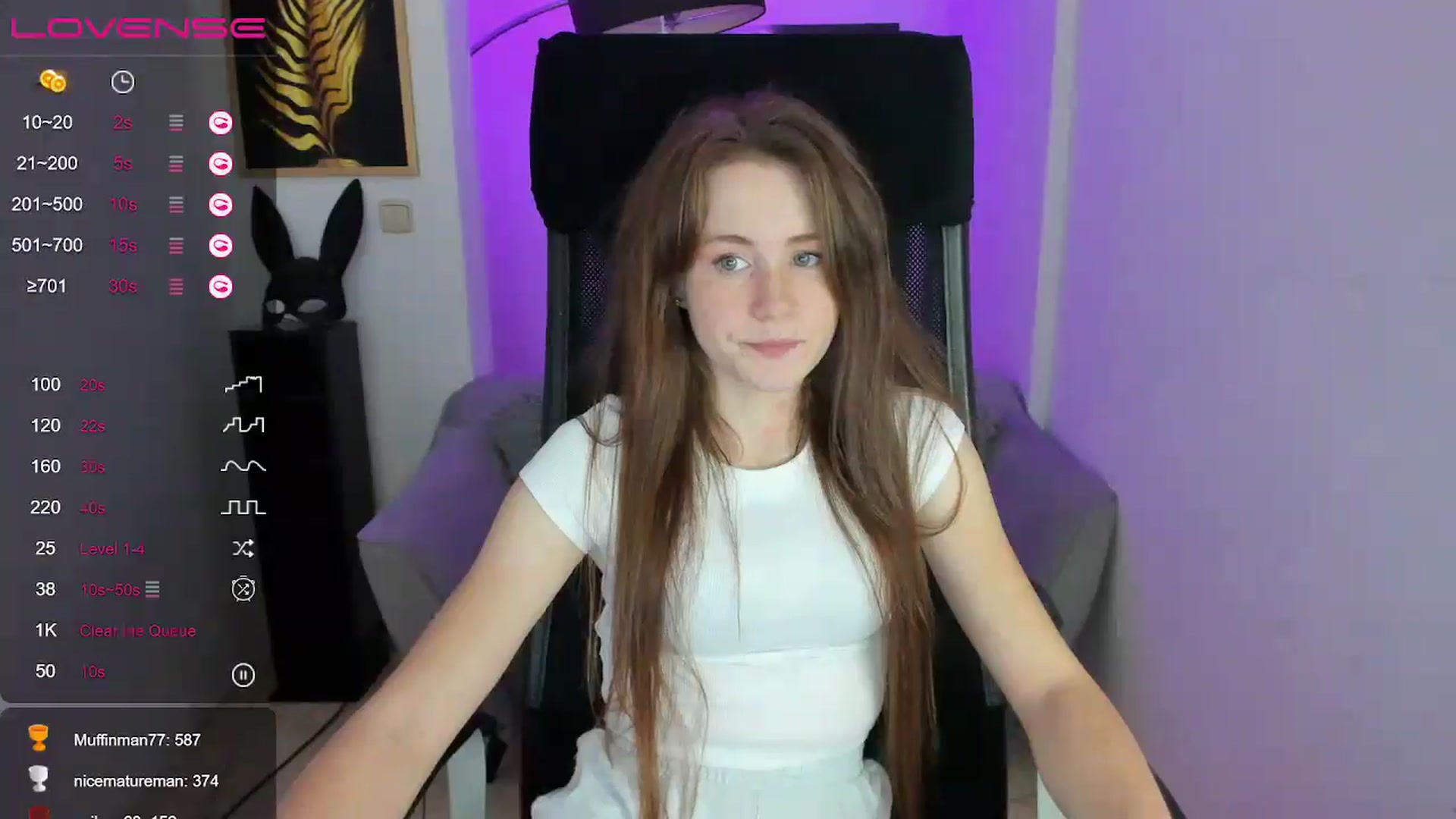 Gallery image thumbnail from Moonshinee's myfreecams stream on, 12/04/2024, 17:19 image 19 of 20