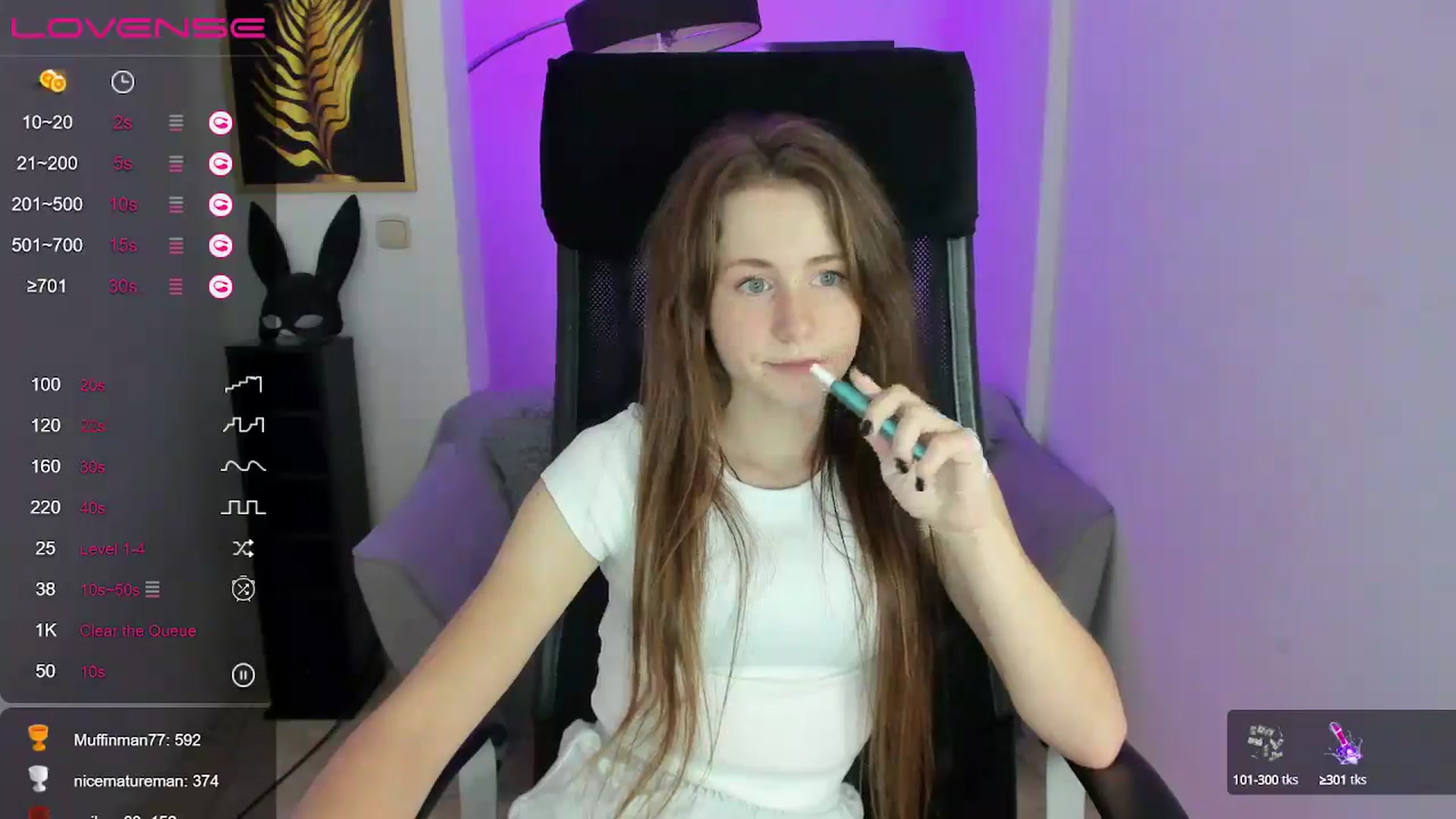 Gallery image thumbnail from Moonshinee's myfreecams stream on, 12/04/2024, 19:33 image 19 of 20