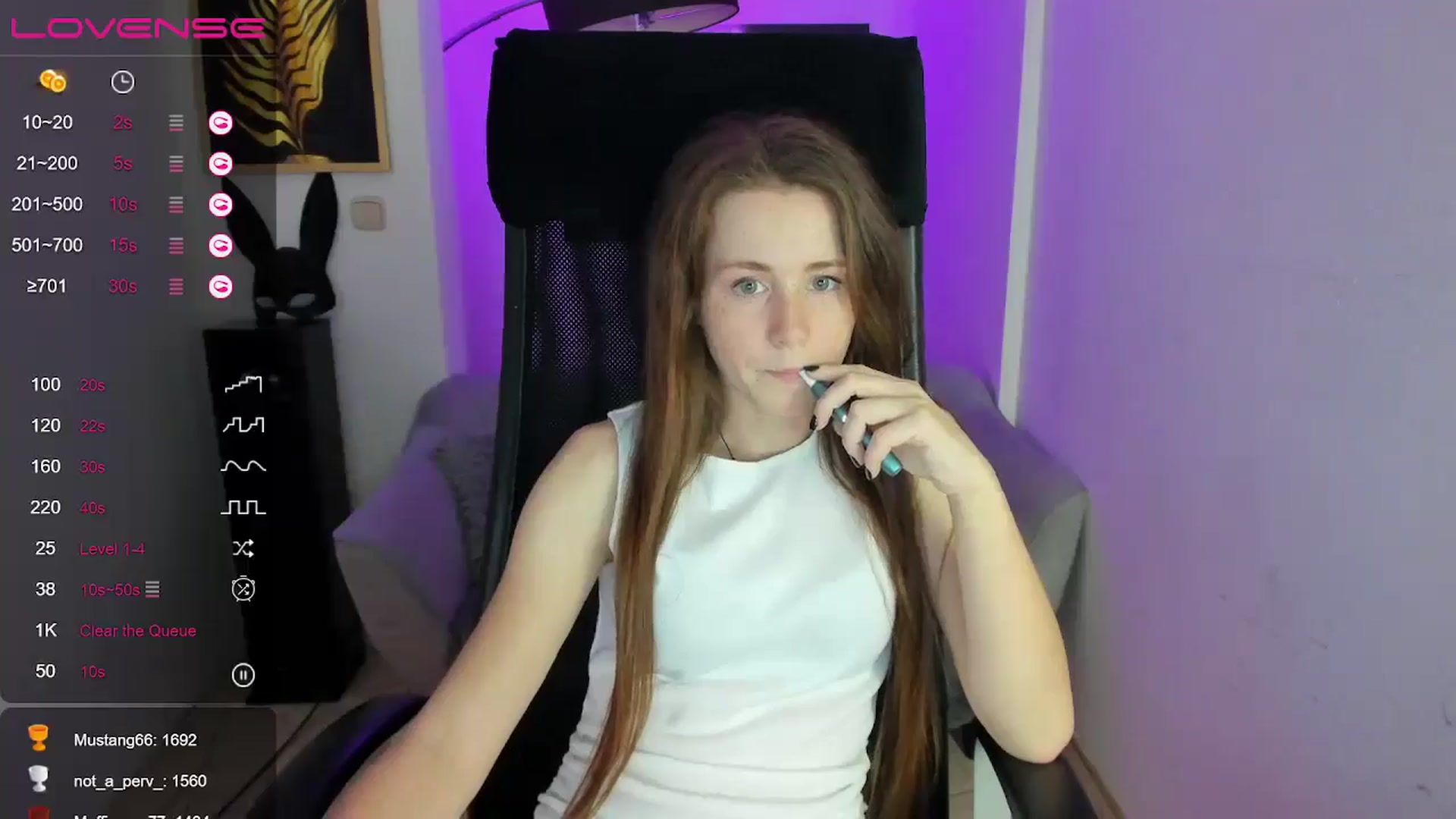 Gallery image thumbnail from Moonshinee's myfreecams stream on, 12/06/2024, 19:53 image 9 of 20