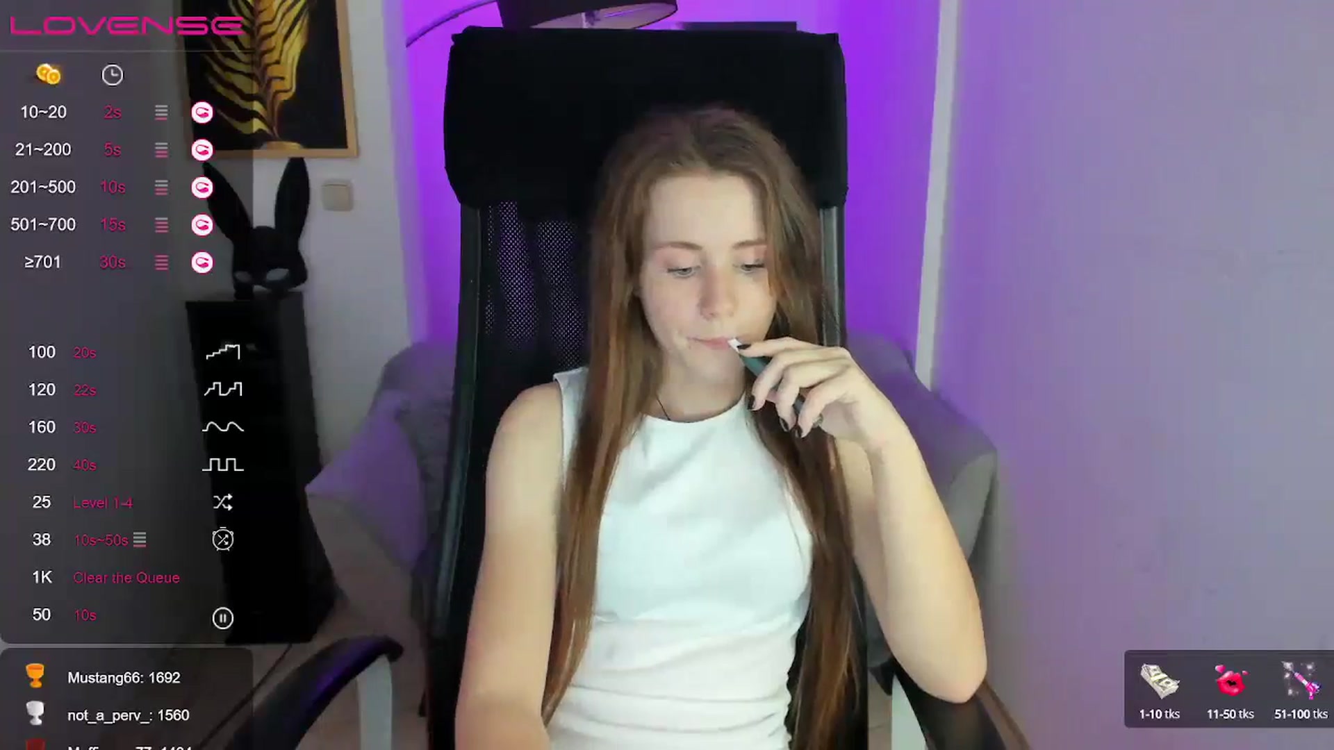 Gallery image thumbnail from Moonshinee's myfreecams stream on, 12/06/2024, 19:53 image 15 of 20