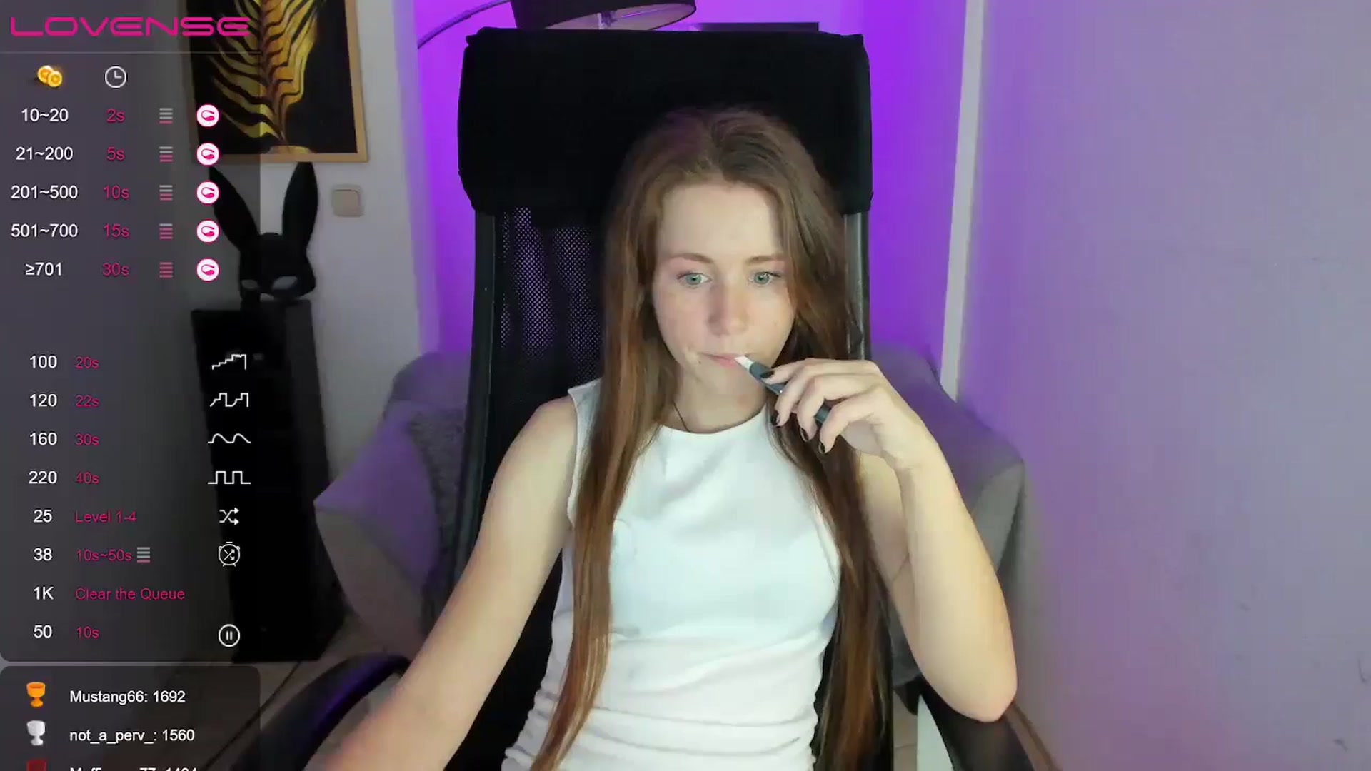 Gallery image thumbnail from Moonshinee's myfreecams stream on, 12/06/2024, 19:53 image 10 of 20