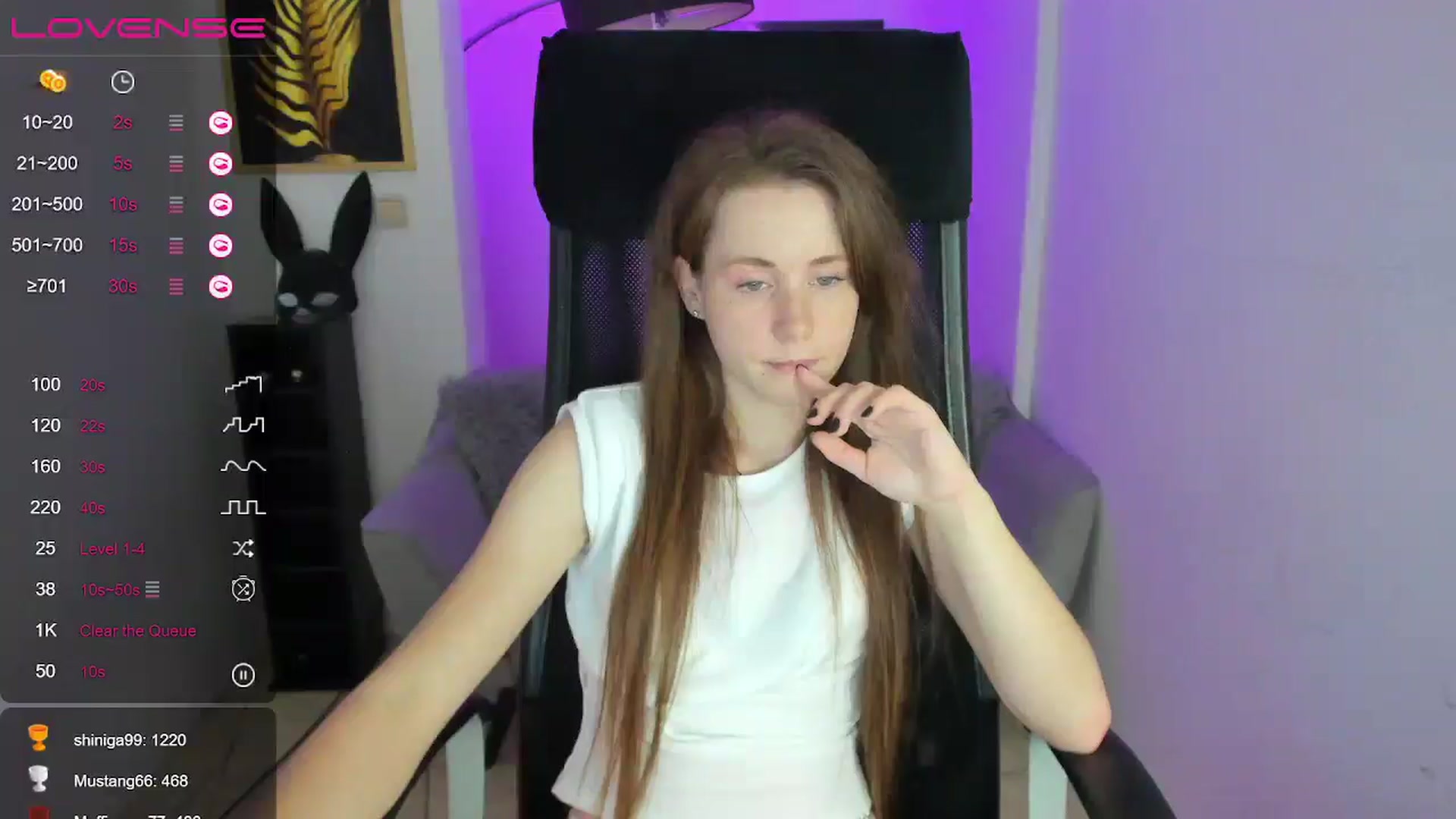 Gallery image thumbnail from Moonshinee's myfreecams stream on, 12/10/2024, 18:43 image 11 of 20