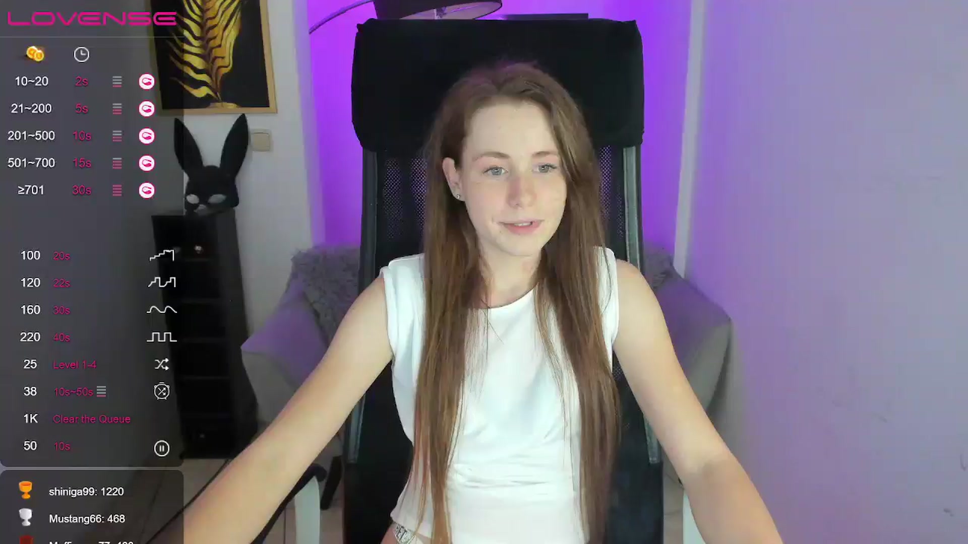 Gallery image thumbnail from Moonshinee's myfreecams stream on, 12/10/2024, 18:43 image 7 of 20