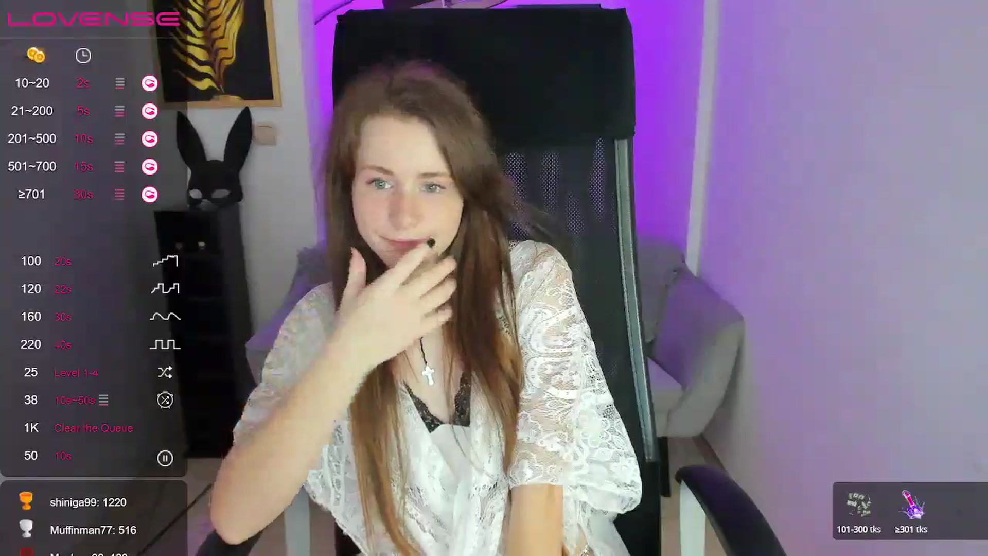 Gallery image thumbnail from Moonshinee's myfreecams stream on, 12/10/2024, 19:53 image 13 of 20