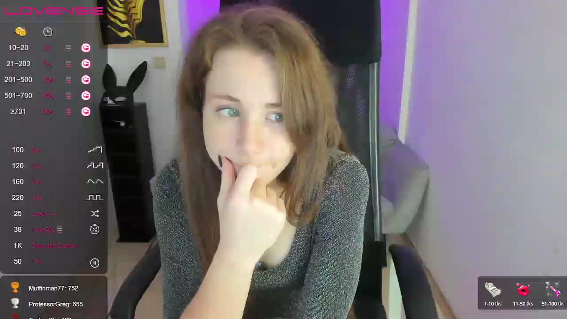 Gallery image thumbnail from Moonshinee's myfreecams stream on, 12/15/2024, 17:14 image 7 of 20