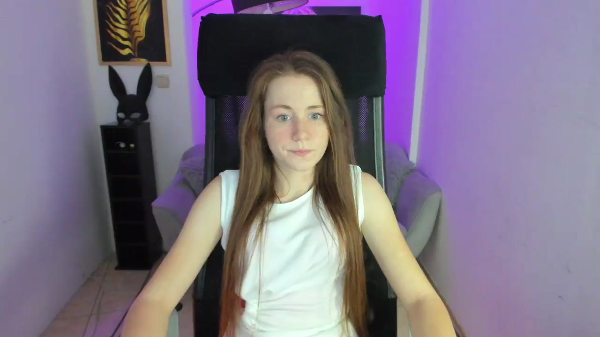 Gallery image thumbnail from Moonshinee's myfreecams stream on, 01/03/2025, 19:09 image 11 of 20