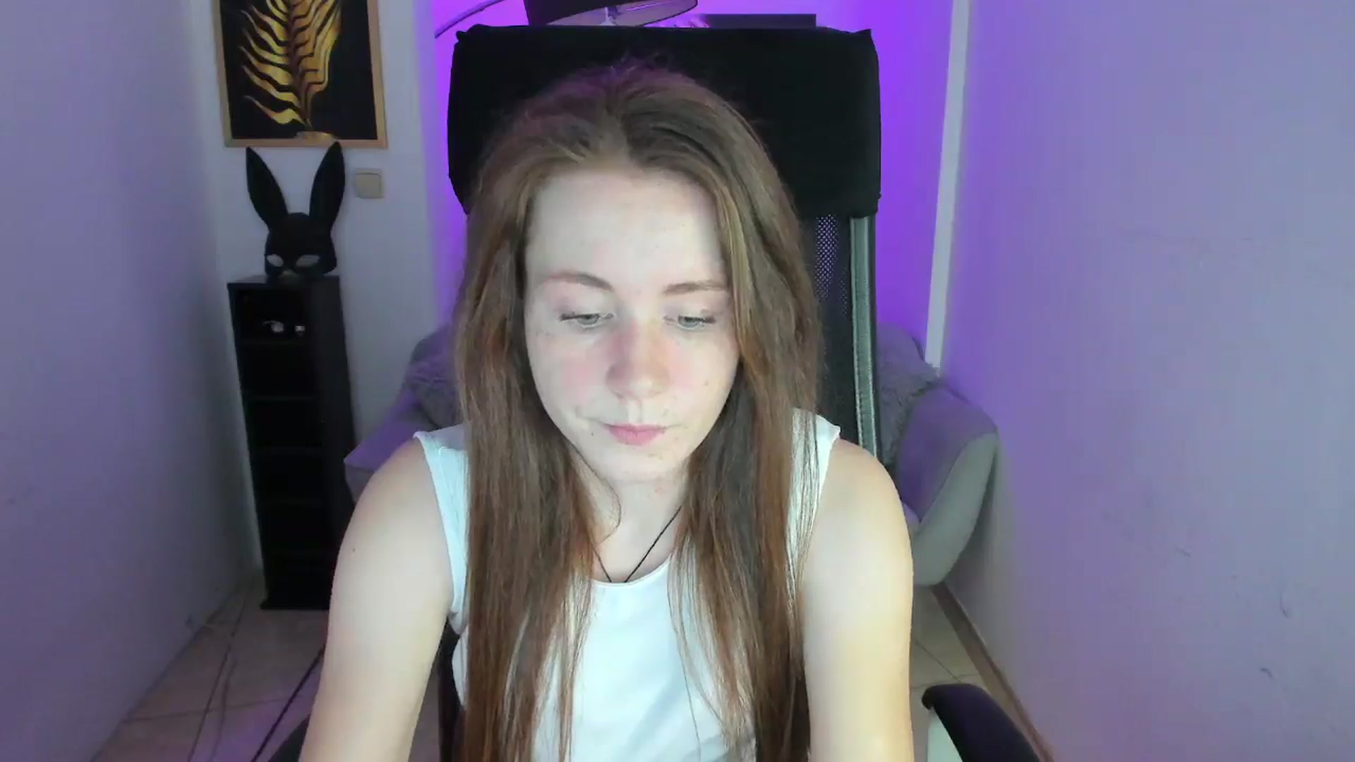 Gallery image thumbnail from Moonshinee's myfreecams stream on, 01/03/2025, 19:09 image 12 of 20