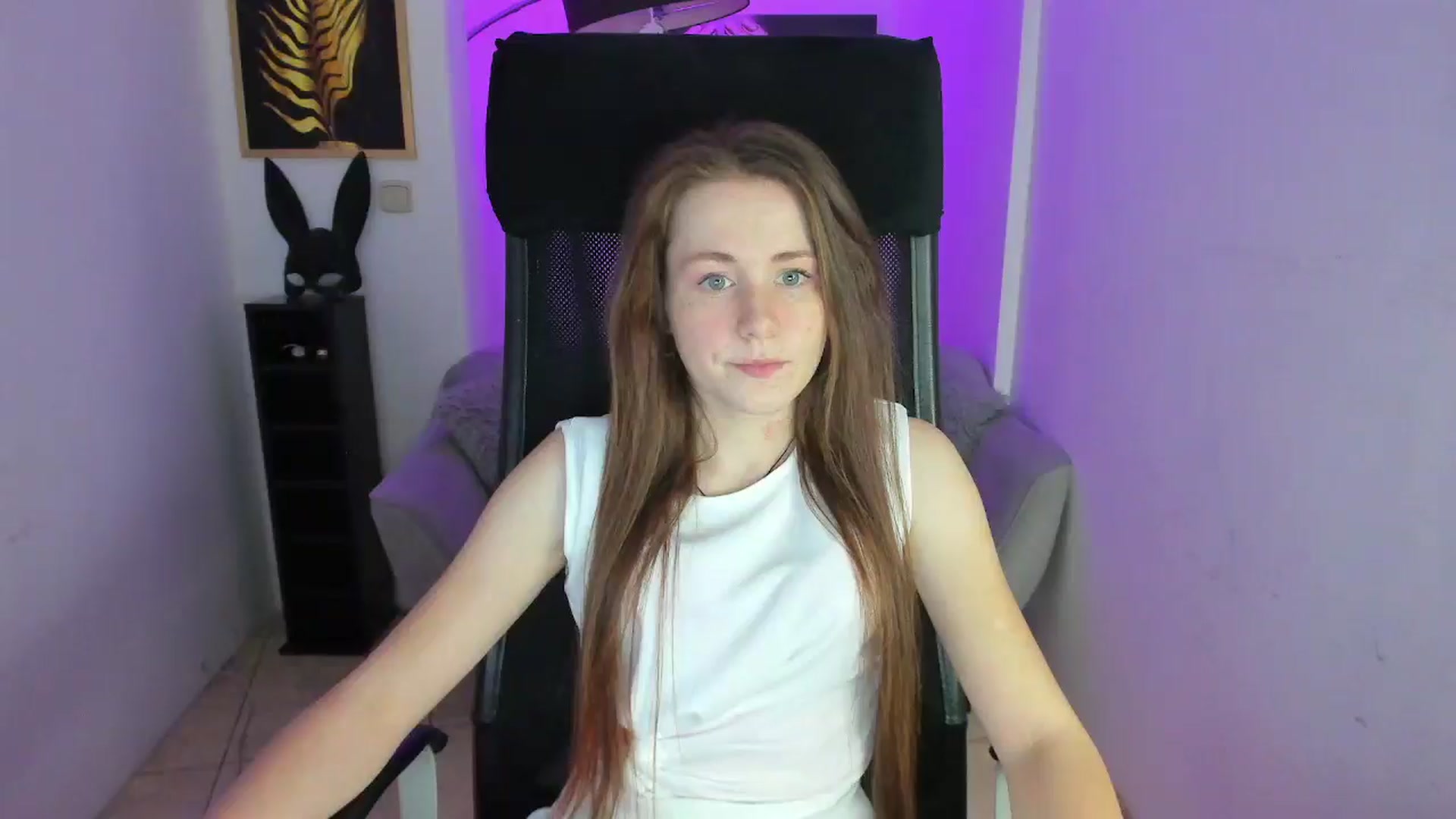 Gallery image thumbnail from Moonshinee's myfreecams stream on, 01/03/2025, 19:09 image 6 of 20