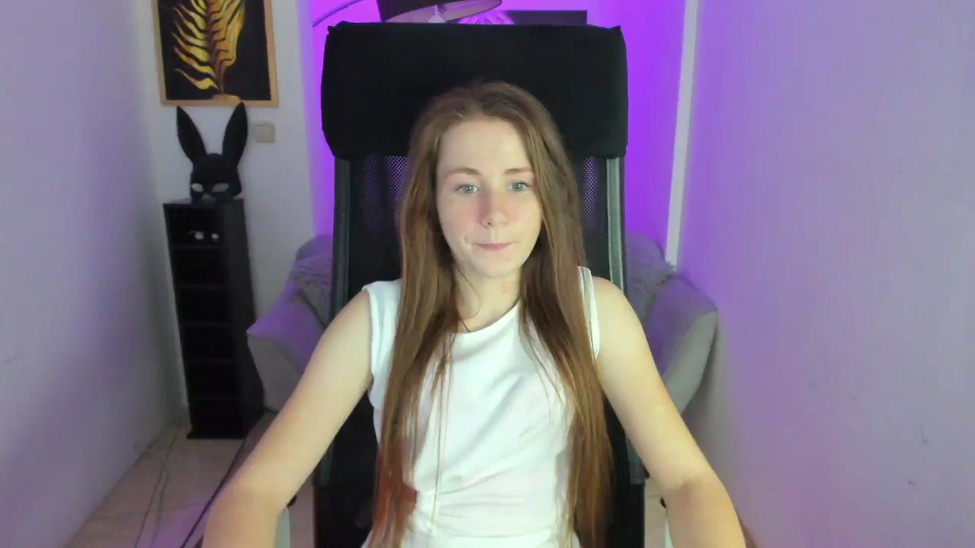 Gallery image thumbnail from Moonshinee's myfreecams stream on, 01/03/2025, 19:09 image 10 of 20