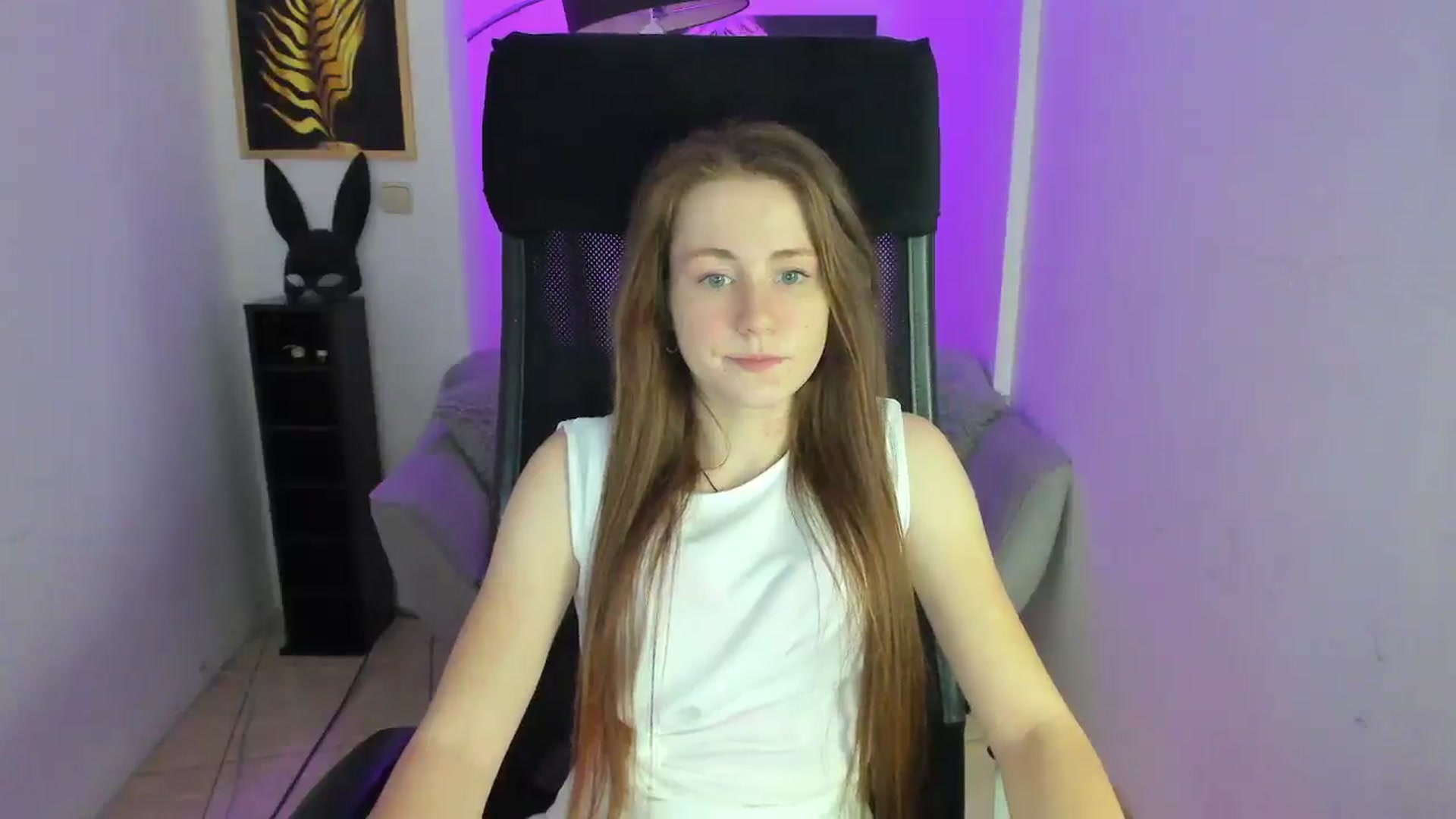 Gallery image thumbnail from Moonshinee's myfreecams stream on, 01/03/2025, 19:09 image 9 of 20