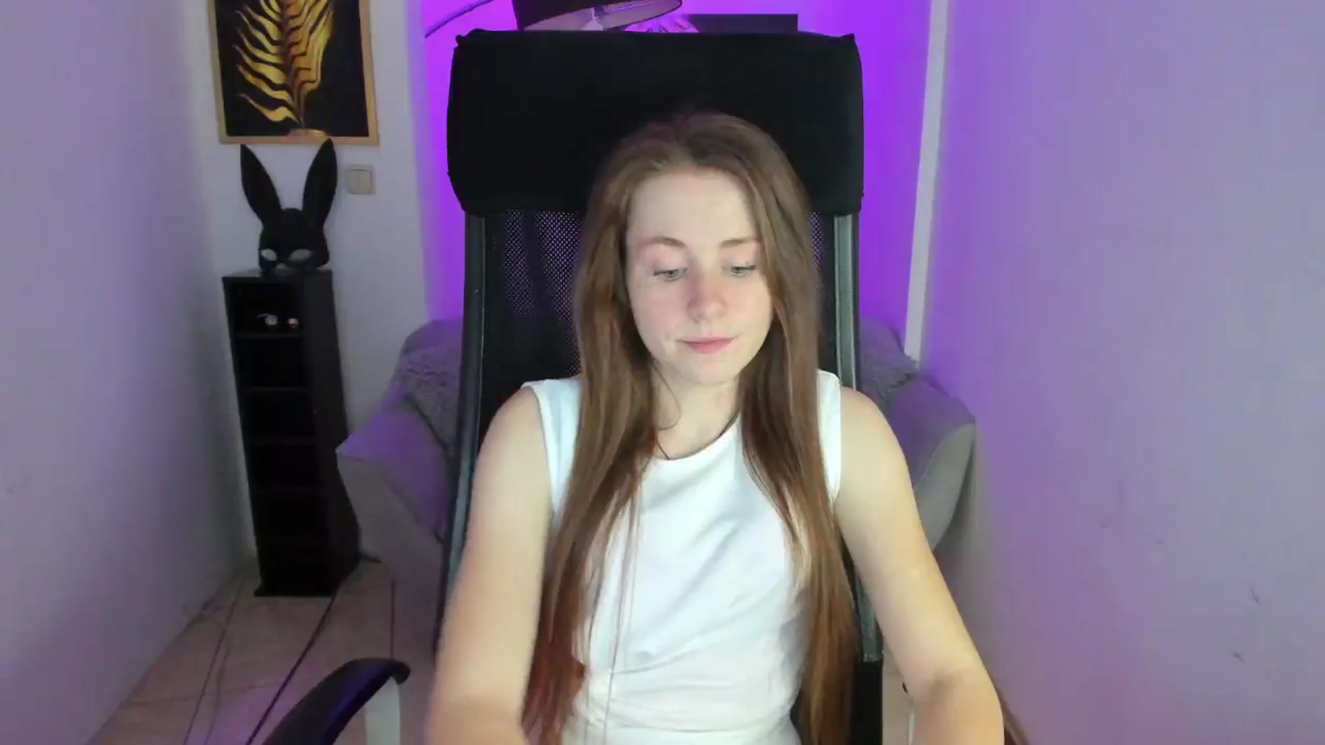 Gallery image thumbnail from Moonshinee's myfreecams stream on, 01/03/2025, 19:09 image 8 of 20