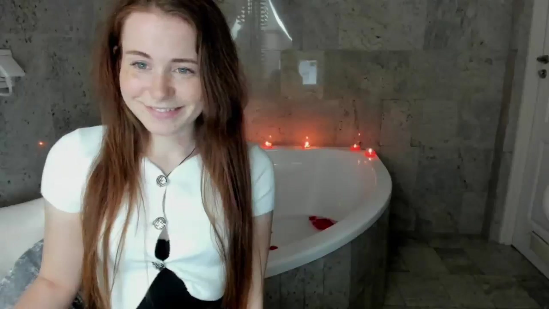Gallery image thumbnail from Moonshinee's myfreecams stream on, 05/01/2025, 14:11 image 11 of 20