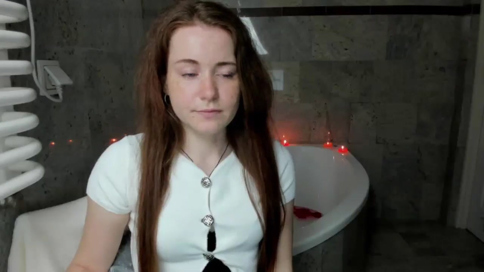 Gallery image thumbnail from Moonshinee's myfreecams stream on, 05/01/2025, 14:11 image 10 of 20