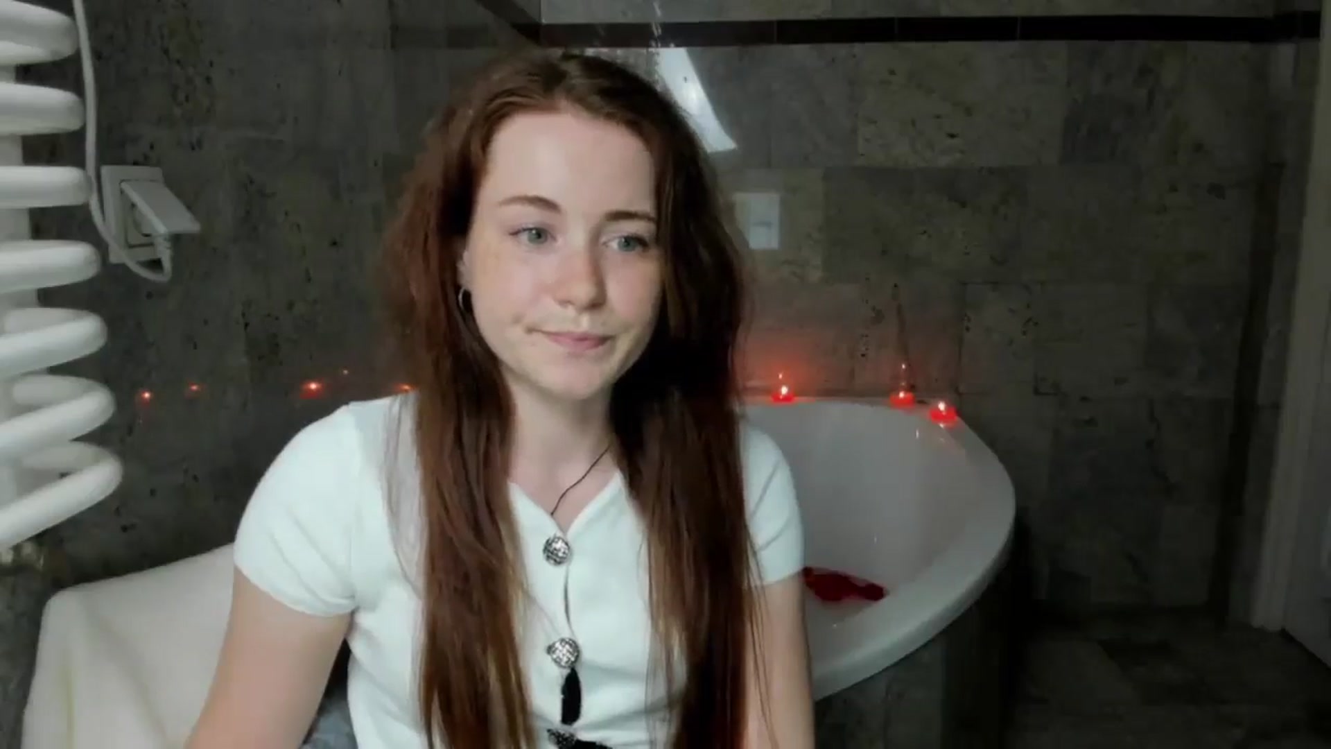 Gallery image thumbnail from Moonshinee's myfreecams stream on, 05/01/2025, 14:11 image 9 of 20