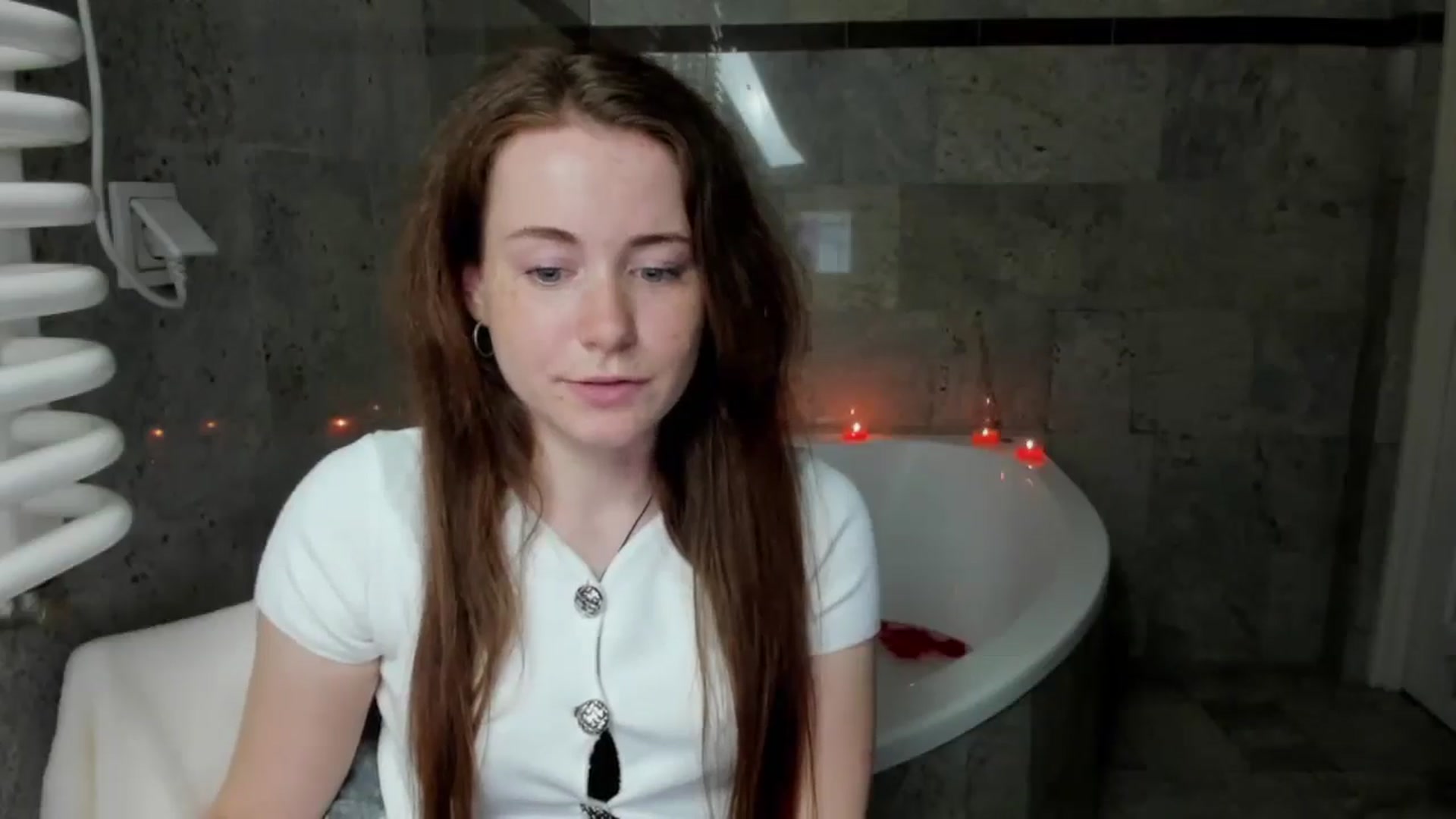 Gallery image thumbnail from Moonshinee's myfreecams stream on, 05/01/2025, 14:11 image 6 of 20