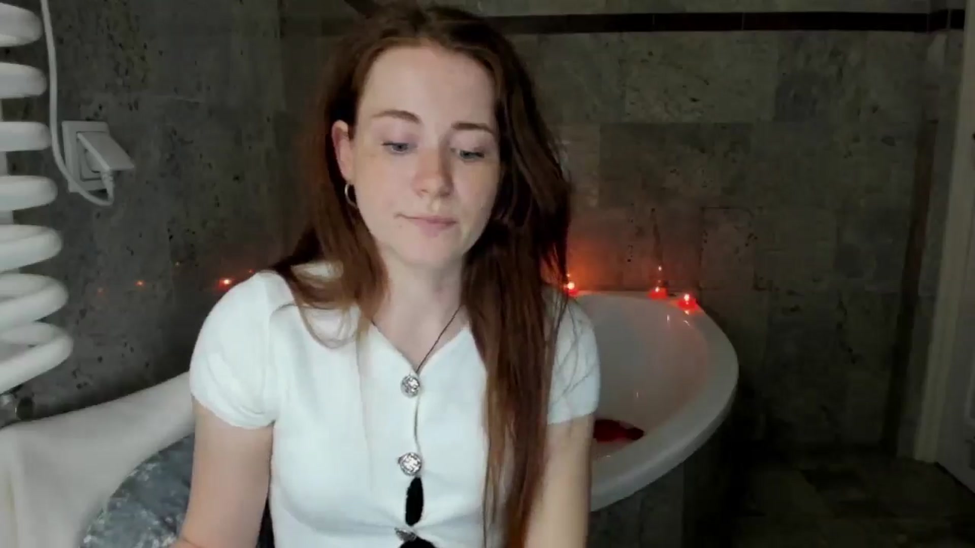Gallery image thumbnail from Moonshinee's myfreecams stream on, 05/01/2025, 14:11 image 18 of 20