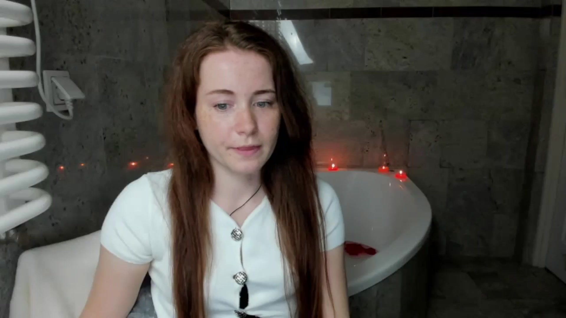 Gallery image thumbnail from Moonshinee's myfreecams stream on, 05/01/2025, 14:11 image 8 of 20