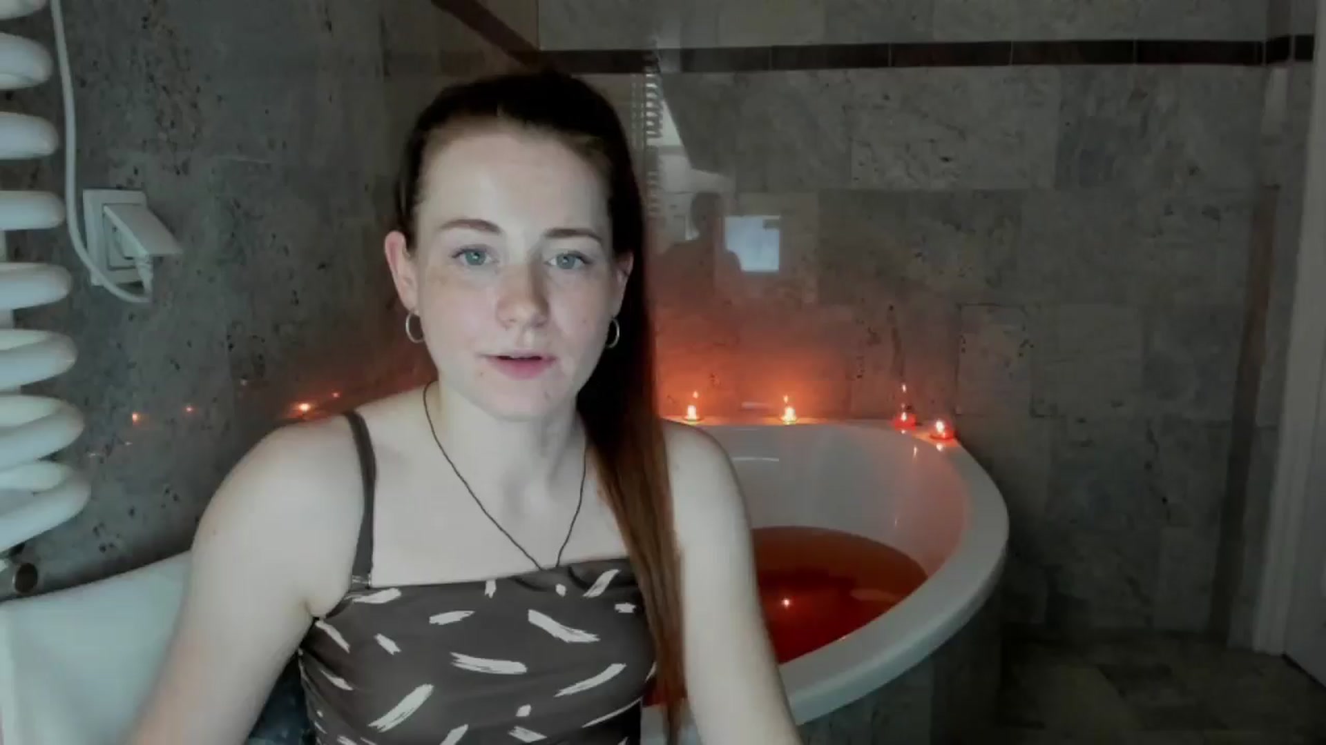 Gallery image thumbnail from Moonshinee's myfreecams stream on, 05/01/2025, 16:37 image 16 of 20