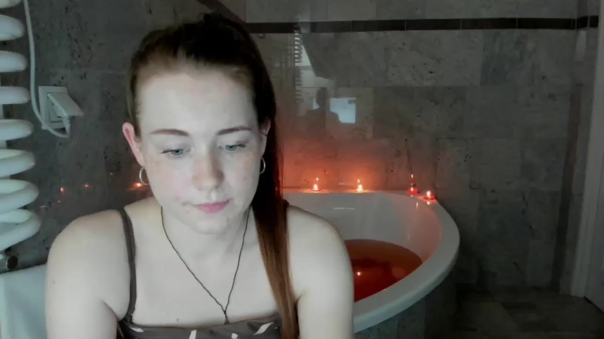 Gallery image thumbnail from Moonshinee's myfreecams stream on, 05/01/2025, 16:37 image 12 of 20