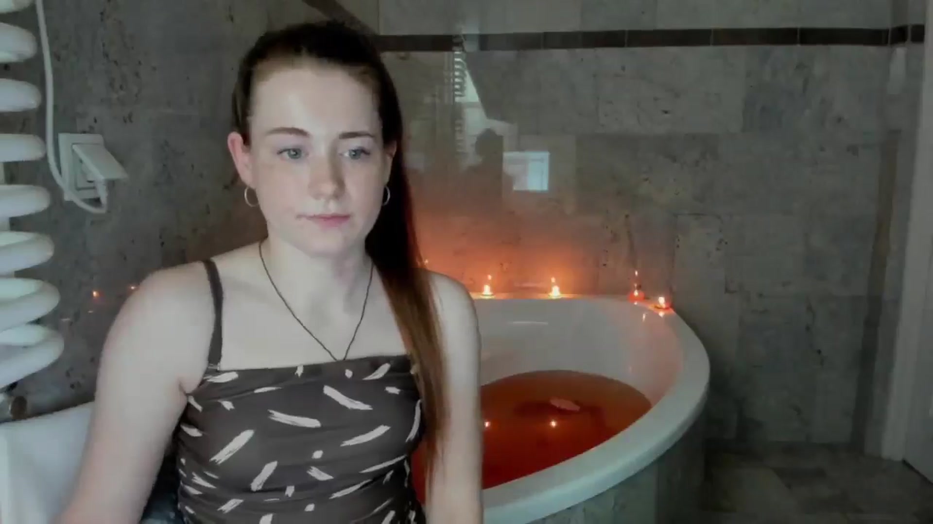 Gallery image thumbnail from Moonshinee's myfreecams stream on, 05/01/2025, 16:37 image 8 of 20