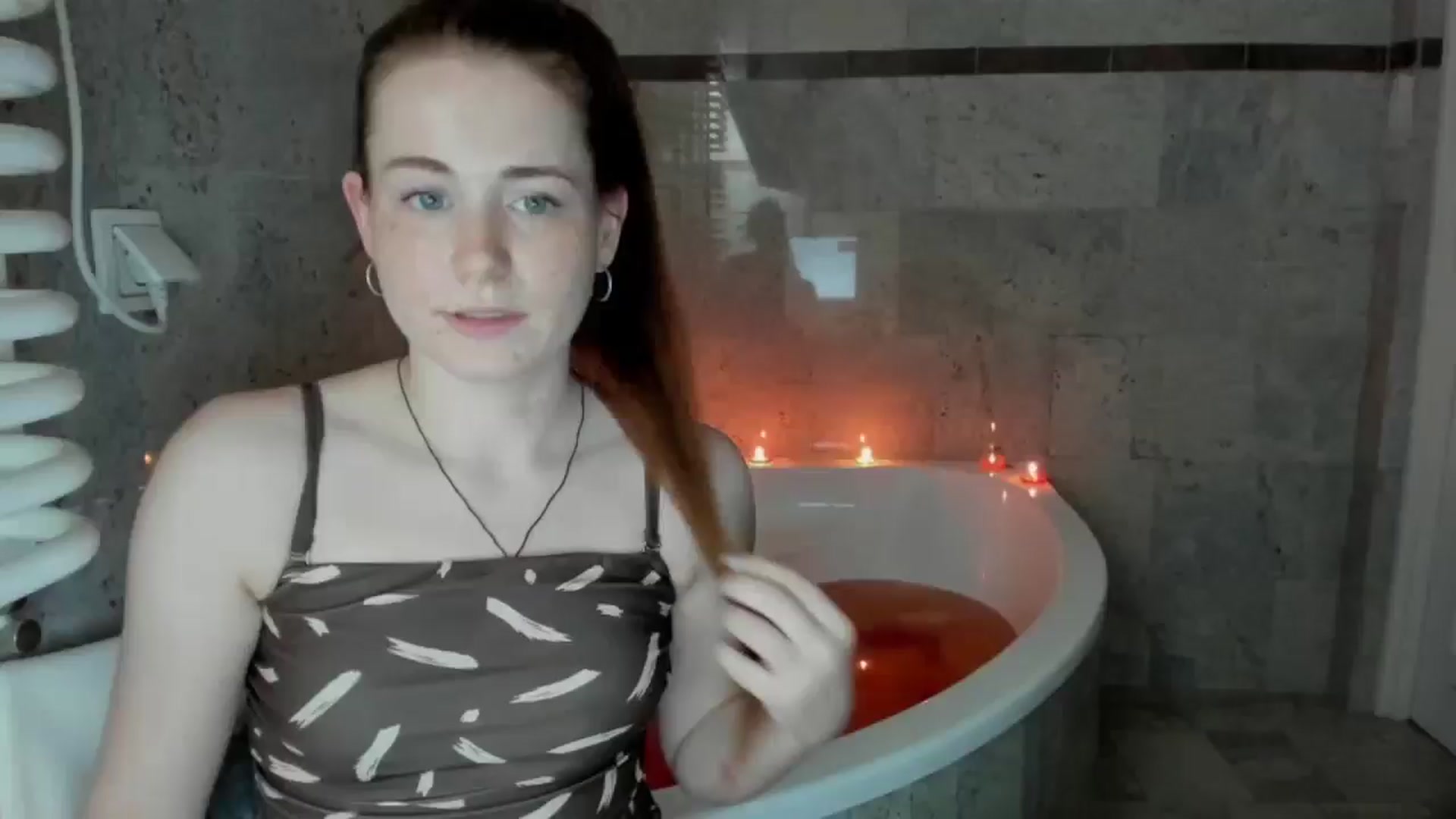 Gallery image thumbnail from Moonshinee's myfreecams stream on, 05/01/2025, 16:37 image 1 of 20