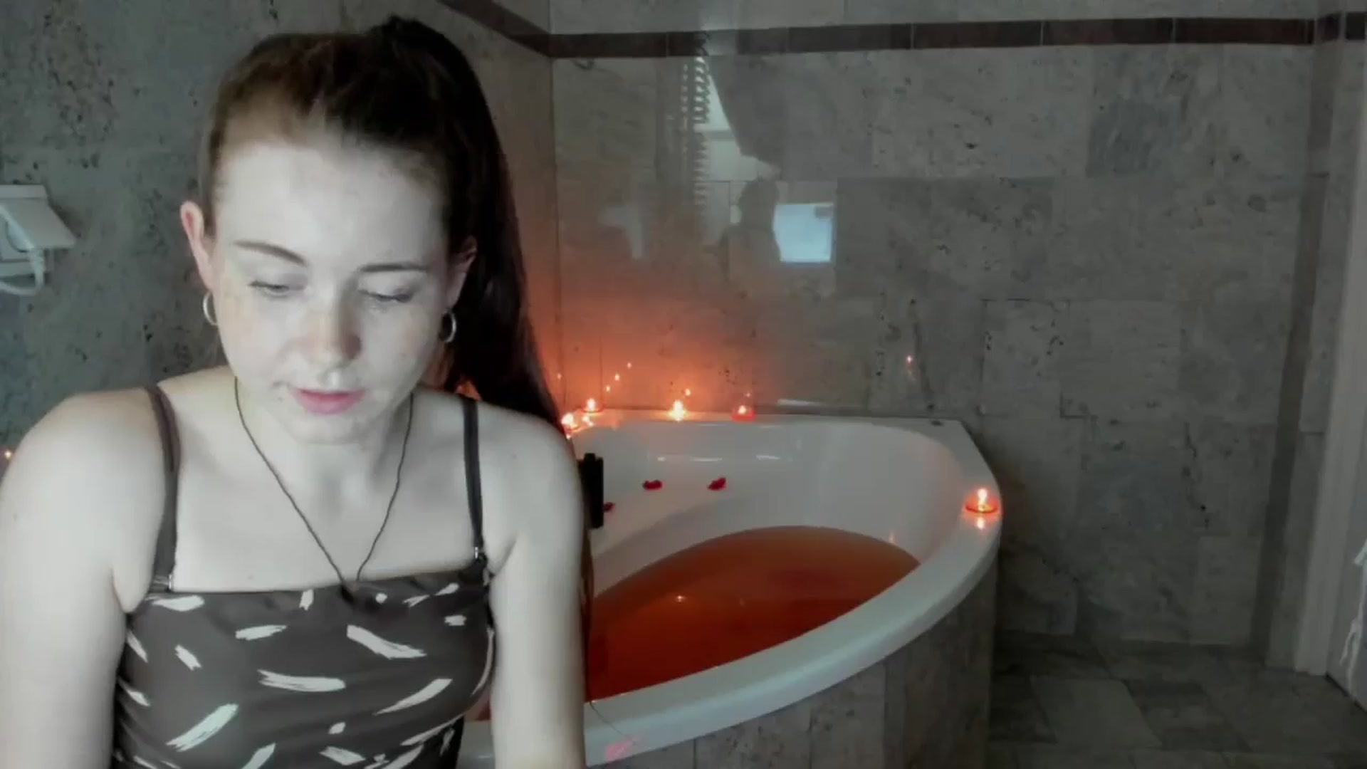 Gallery image thumbnail from Moonshinee's myfreecams stream on, 05/01/2025, 17:02 image 15 of 20