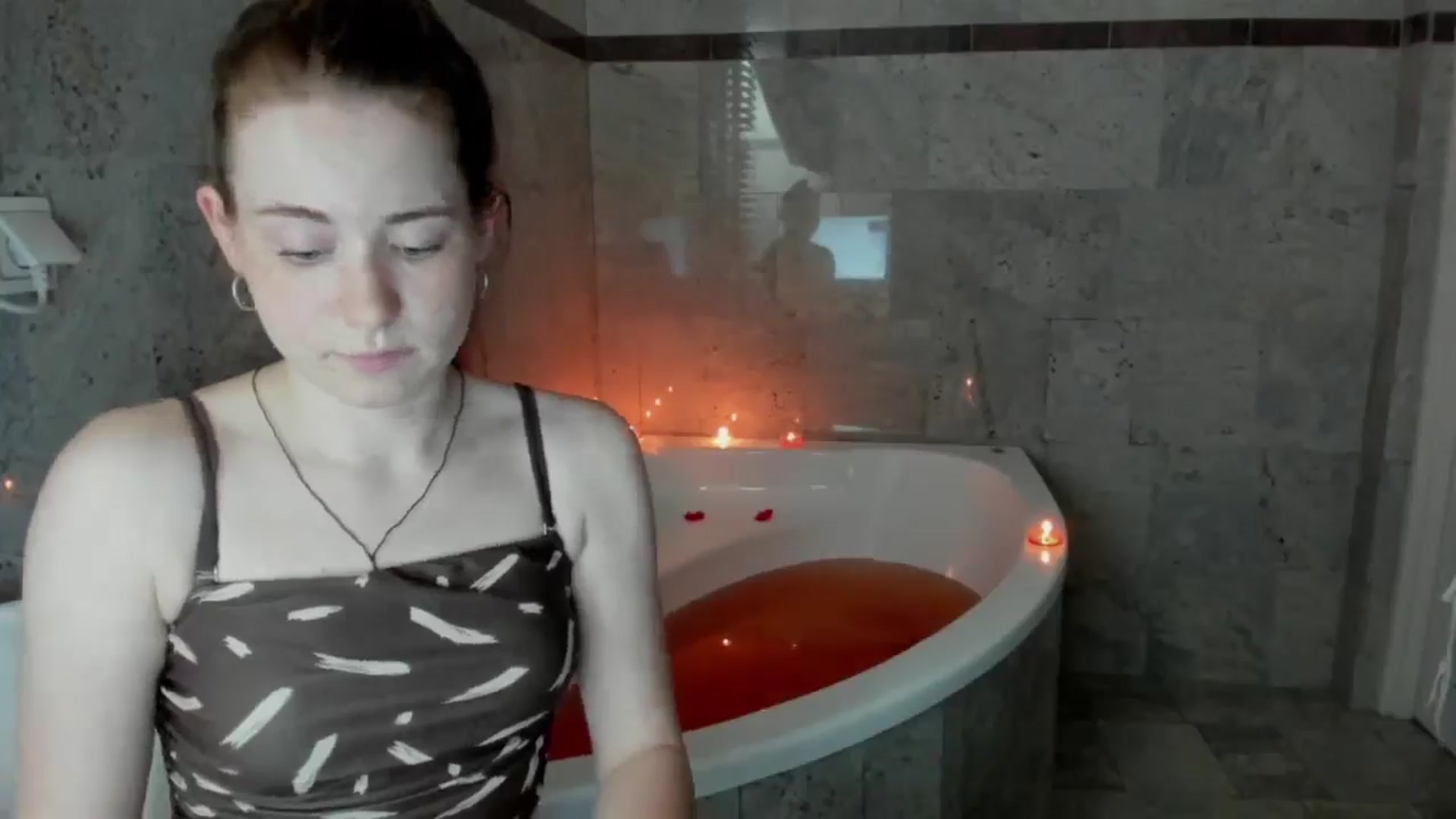 Gallery image thumbnail from Moonshinee's myfreecams stream on, 05/01/2025, 17:02 image 12 of 20