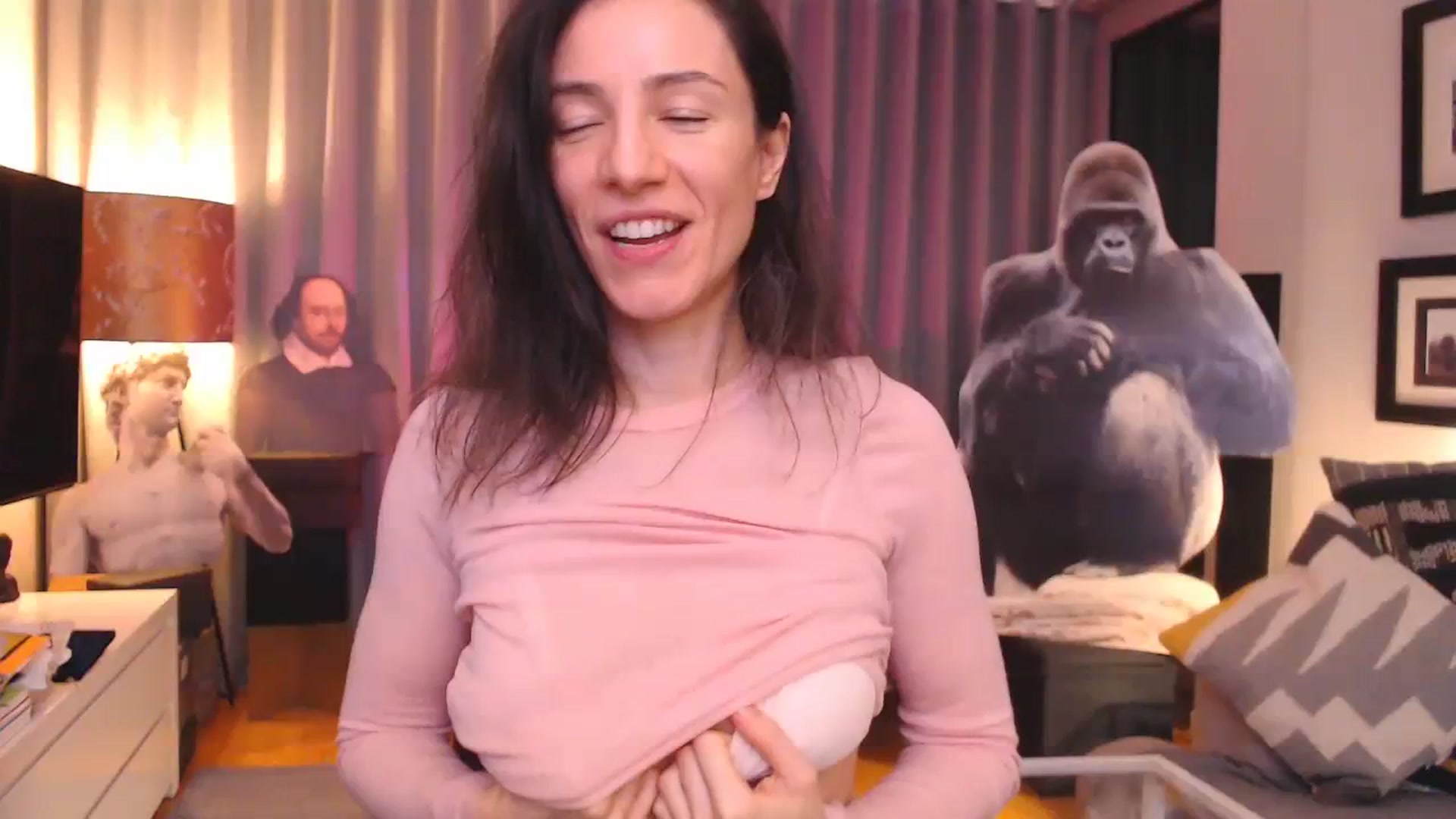 Gallery image thumbnail from Mora_Marvels's myfreecams stream on, 12/13/2023, 01:15 image 17 of 20