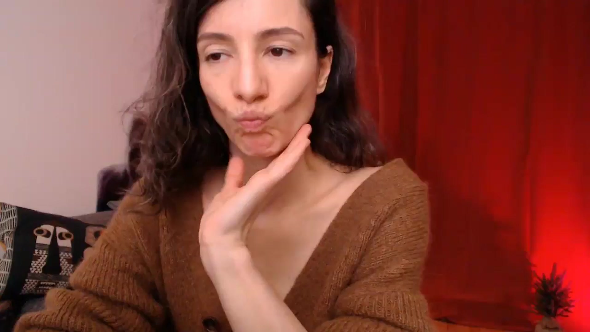 Gallery image thumbnail from Mora_Marvels's myfreecams stream on, 12/18/2024, 02:01 image 17 of 20
